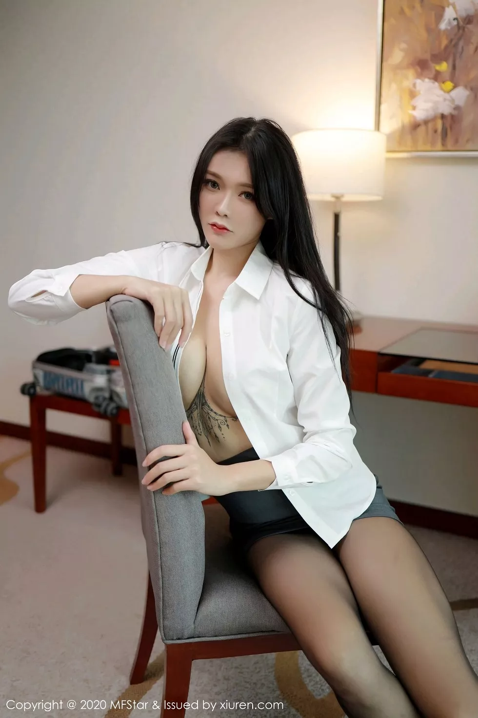 [MFStar模范学院]Vol.426_嫩模娜比职场秘书制服主题半脱露无内黑丝裤袜秀翘臀诱惑写真48P