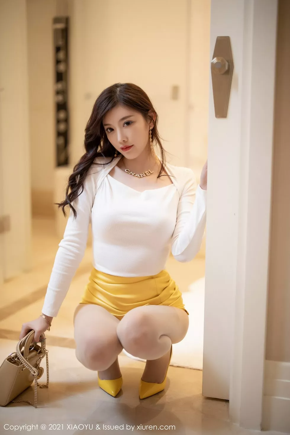 [XiaoYu画语界]Vol.464_女神杨晨晨sugar成都旅拍私房超薄开档肉丝裤袜秀翘臀诱惑写真86P