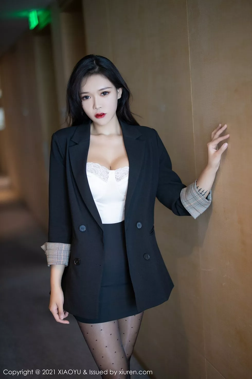 [XiaoYu画语界]Vol.465_嫩模娜比黑色飒爽职场制服主题秀凹凸别致身材迷人诱惑写真80P