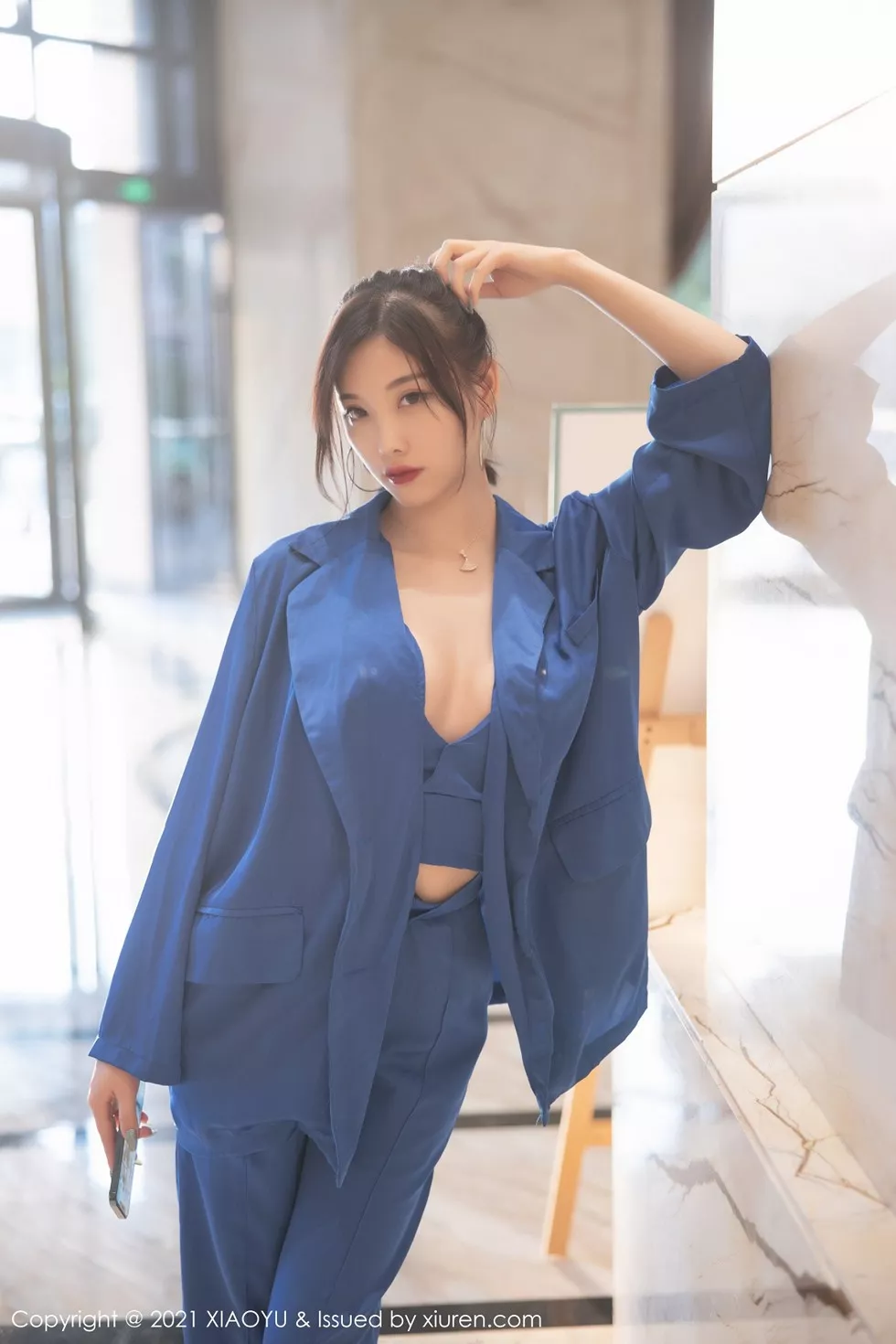 [XiaoYu画语界]Vol.467_女神杨晨晨sugar私房旅拍蓝色西装下丝质吊带配蕾丝内裤诱惑写真98P