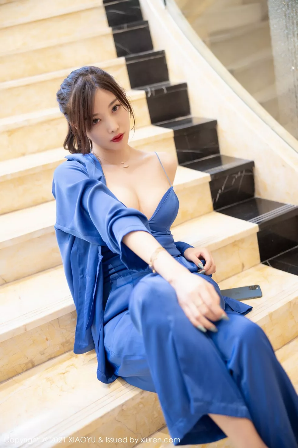 [XiaoYu画语界]Vol.467_女神杨晨晨sugar私房旅拍蓝色西装下丝质吊带配蕾丝内裤诱惑写真98P