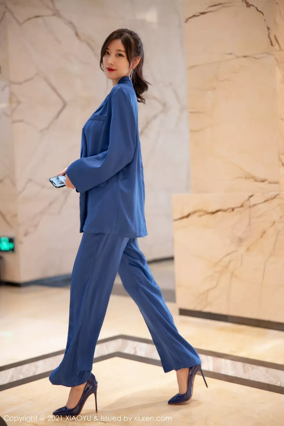 [XiaoYu画语界]Vol.467_女神杨晨晨sugar私房旅拍蓝色西装下丝质吊带配蕾丝内裤诱惑写真98P