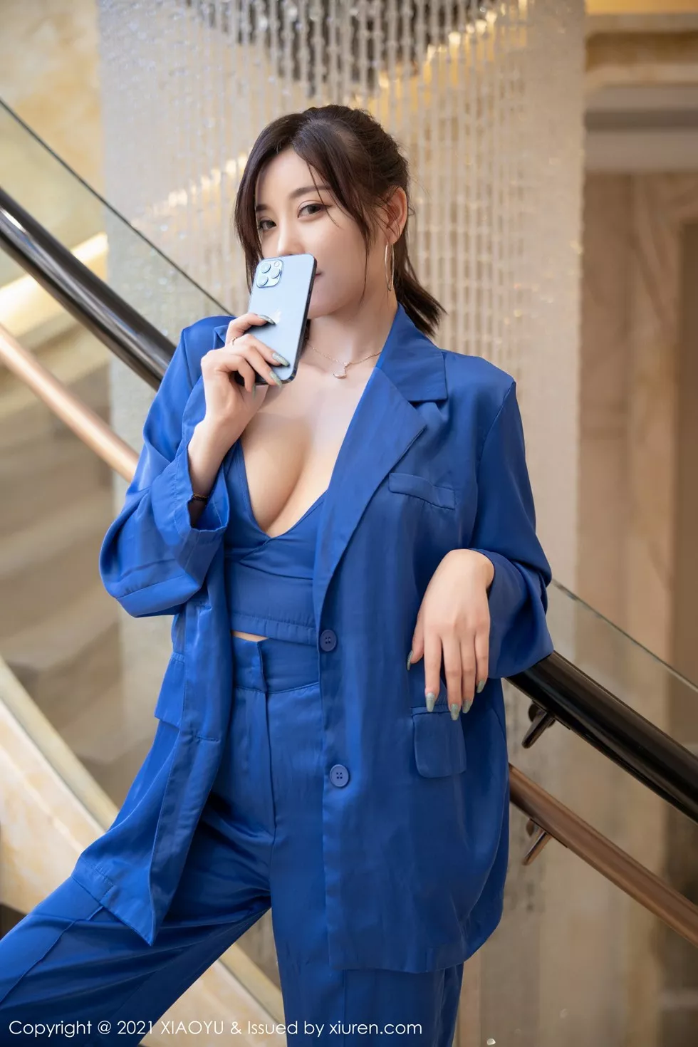 [XiaoYu画语界]Vol.467_女神杨晨晨sugar私房旅拍蓝色西装下丝质吊带配蕾丝内裤诱惑写真98P