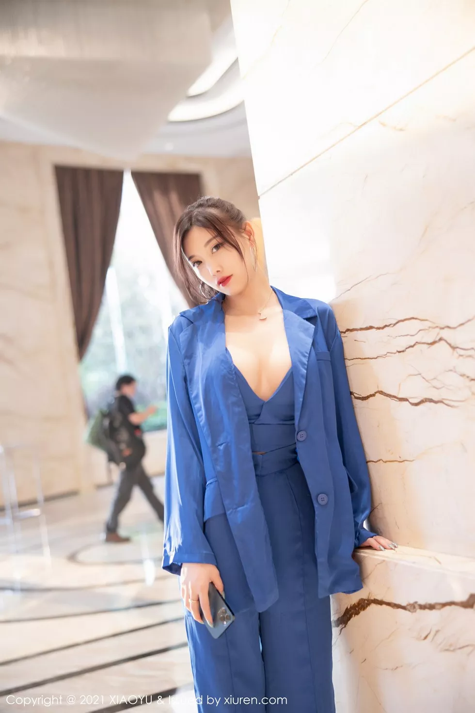 [XiaoYu画语界]Vol.467_女神杨晨晨sugar私房旅拍蓝色西装下丝质吊带配蕾丝内裤诱惑写真98P