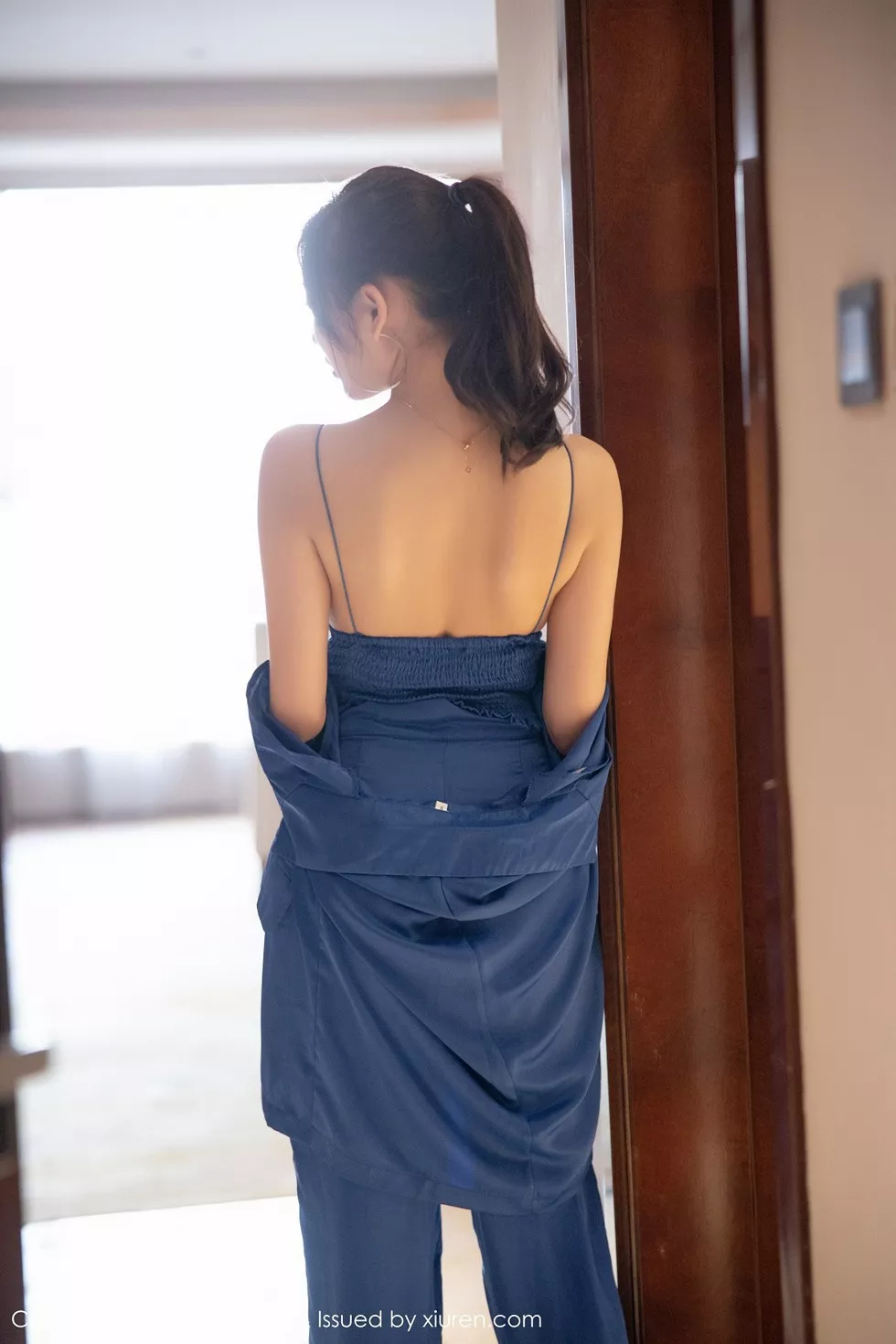 [XiaoYu画语界]Vol.467_女神杨晨晨sugar私房旅拍蓝色西装下丝质吊带配蕾丝内裤诱惑写真98P