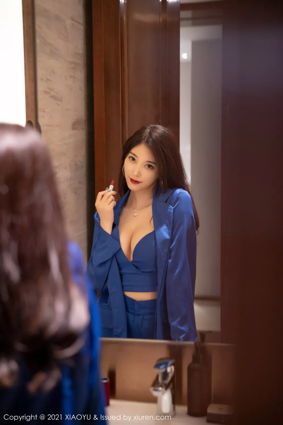 [XiaoYu画语界]Vol.467_女神杨晨晨sugar私房旅拍蓝色西装下丝质吊带配蕾丝内裤诱惑写真98P
