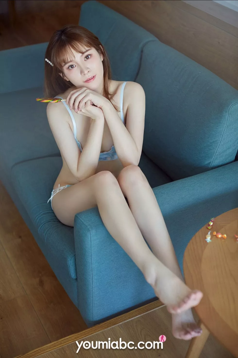 [YouMi尤蜜]Vol.605_嫩模YoYO优优湿润红唇主题私房性感内衣秀完美身材诱惑写真26P