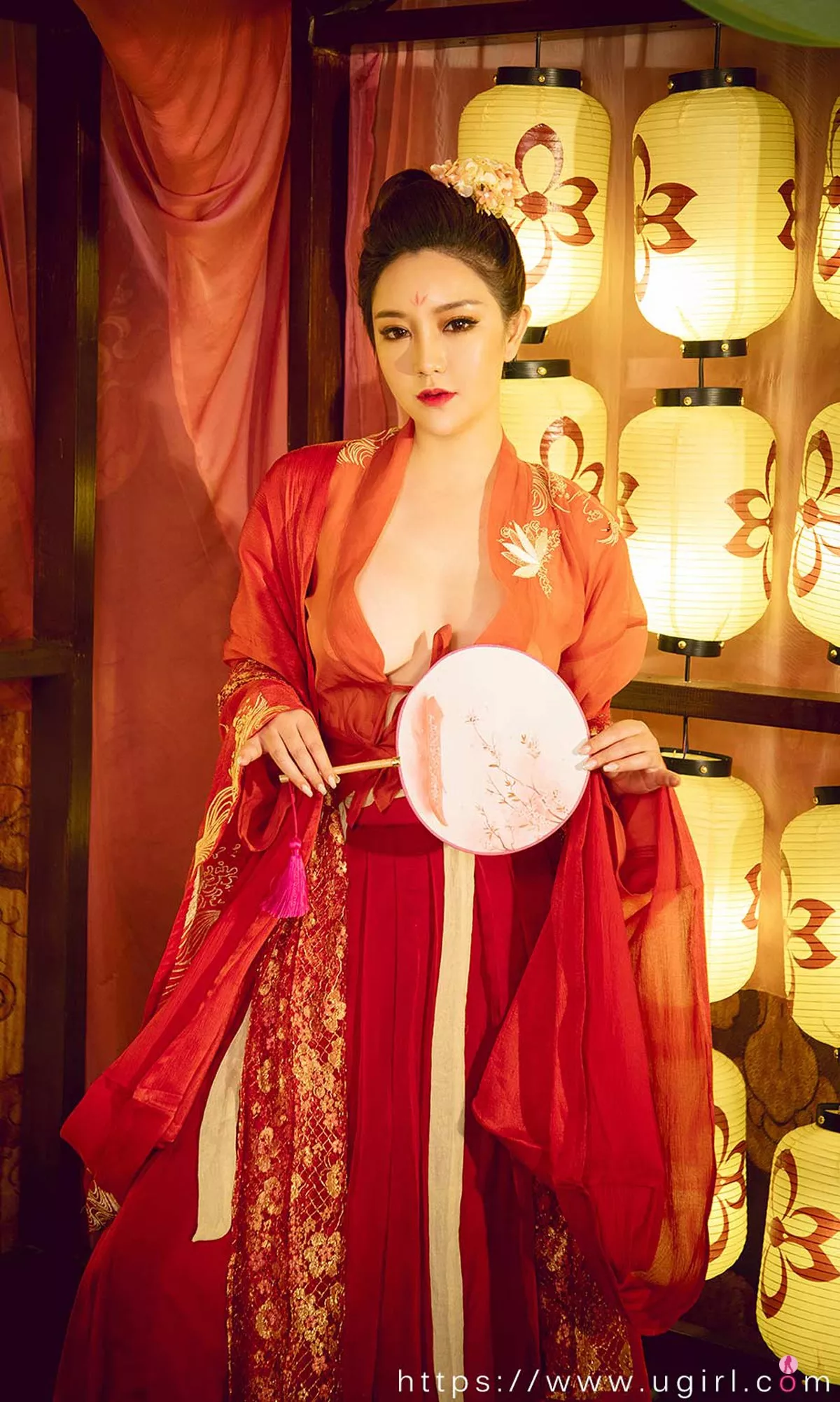[Ugirls爱尤物]No.2010_嫩模金梓琳私房黑色薄纱服饰+红色霓裳真空透视诱惑写真35P