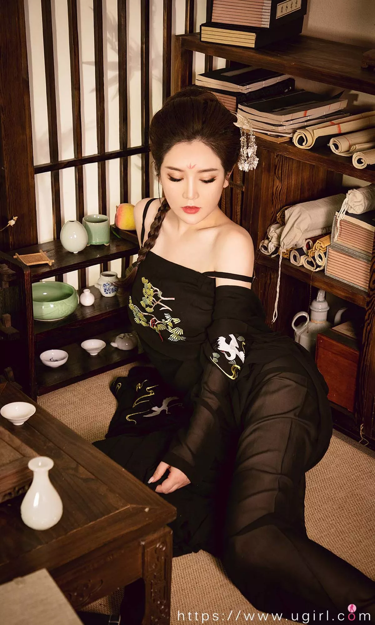 [Ugirls爱尤物]No.2010_嫩模金梓琳私房黑色薄纱服饰+红色霓裳真空透视诱惑写真35P