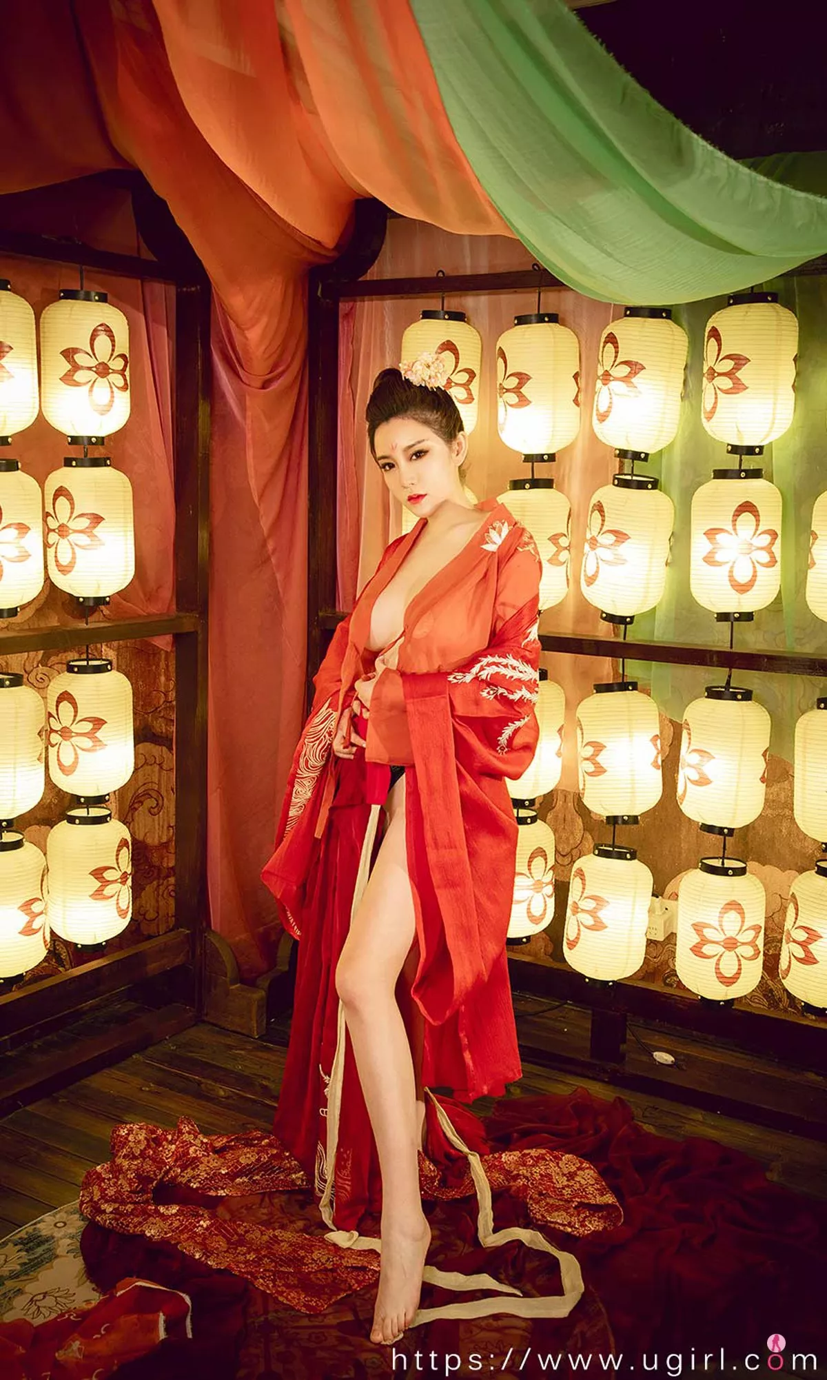 [Ugirls爱尤物]No.2010_嫩模金梓琳私房黑色薄纱服饰+红色霓裳真空透视诱惑写真35P