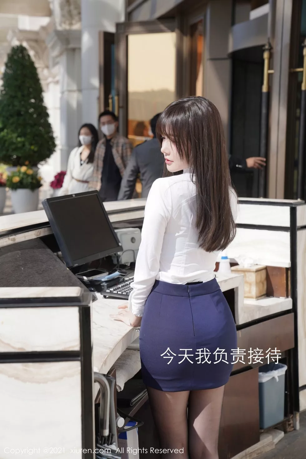 XiuRen第3026期_女神糯美子Mini澳门旅拍前台接待剧情主题黑丝裤袜诱惑写真72P