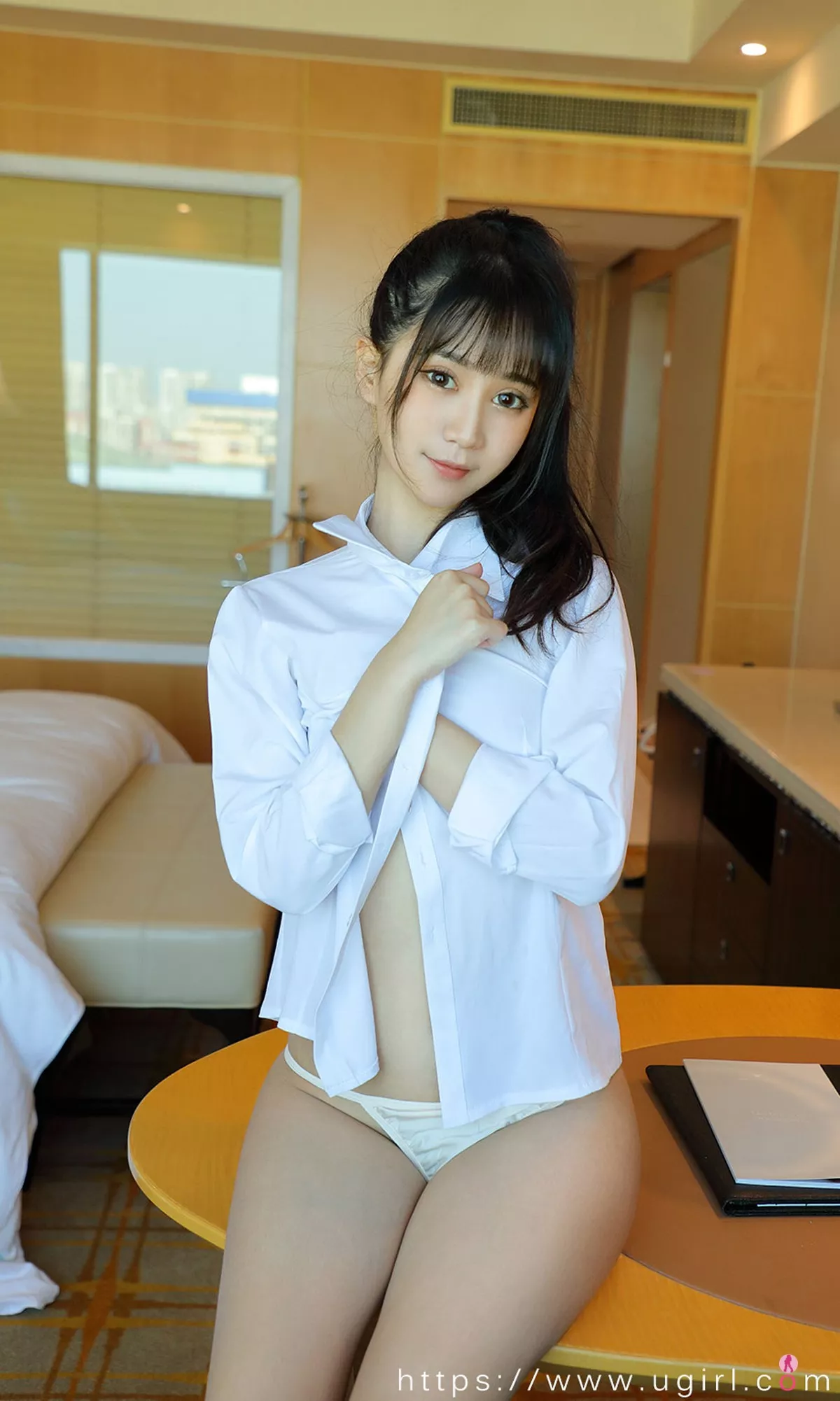 [Ugirls爱尤物]No.2013_嫩模喵酱私房性感白衬衣配白色内裤秀完美身材诱惑写真35P