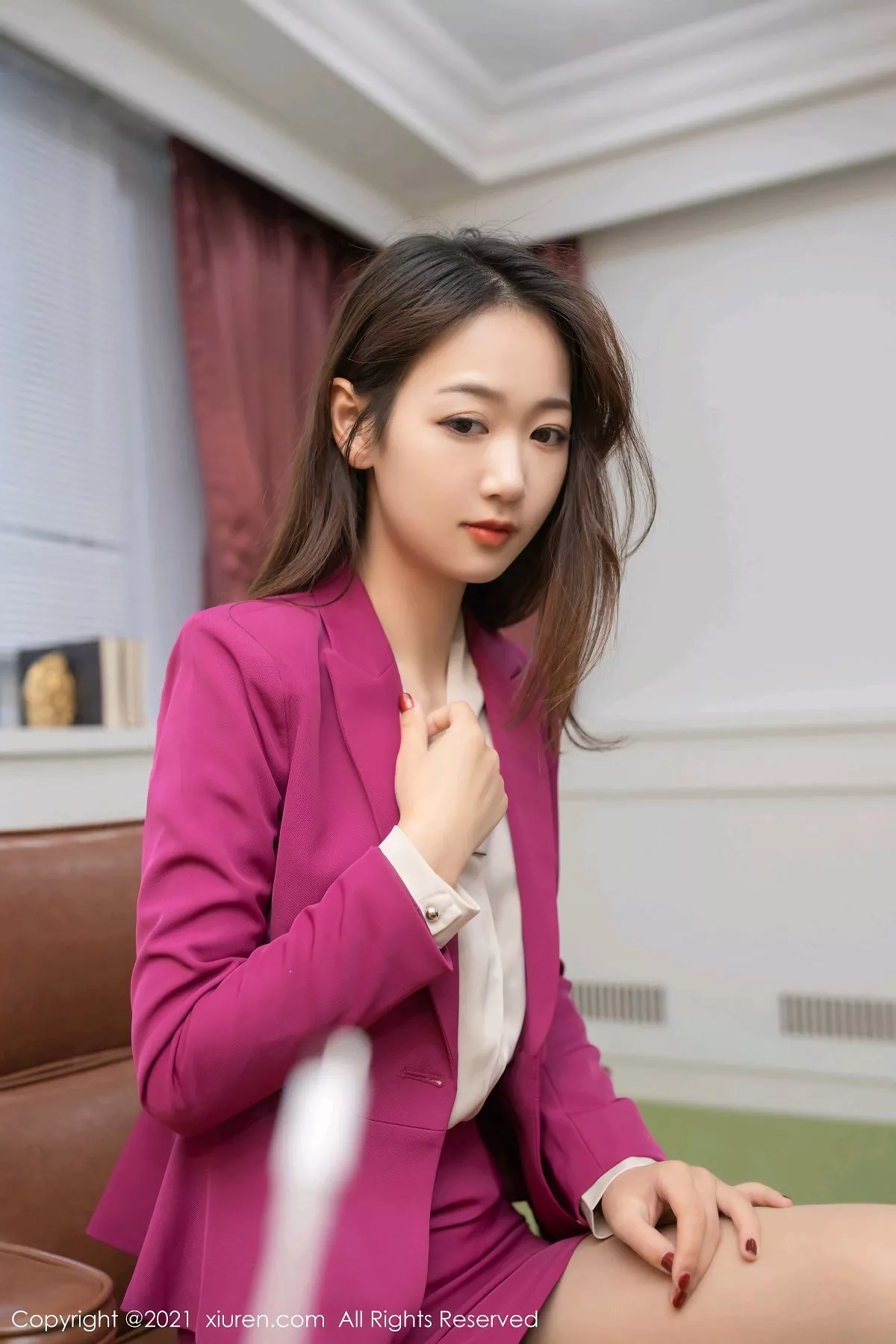 XiuRen第3156期_嫩模唐安琪红色秘书制服主题半脱露性感内衣秀苗条身材诱惑写真80P