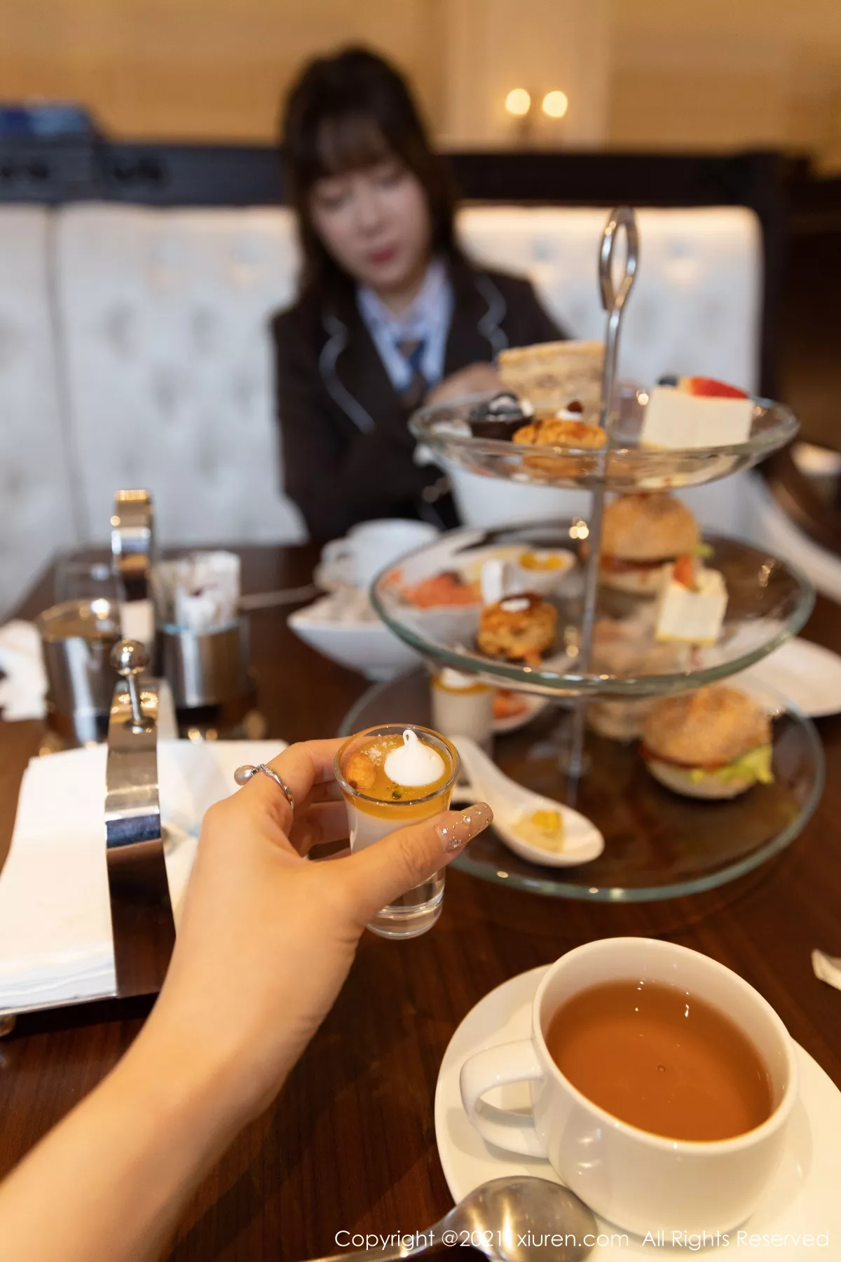 XiuRen第3176期_女神王雨纯厦门旅拍下午茶主题酒店剧情循序渐进发展诱惑写真70P