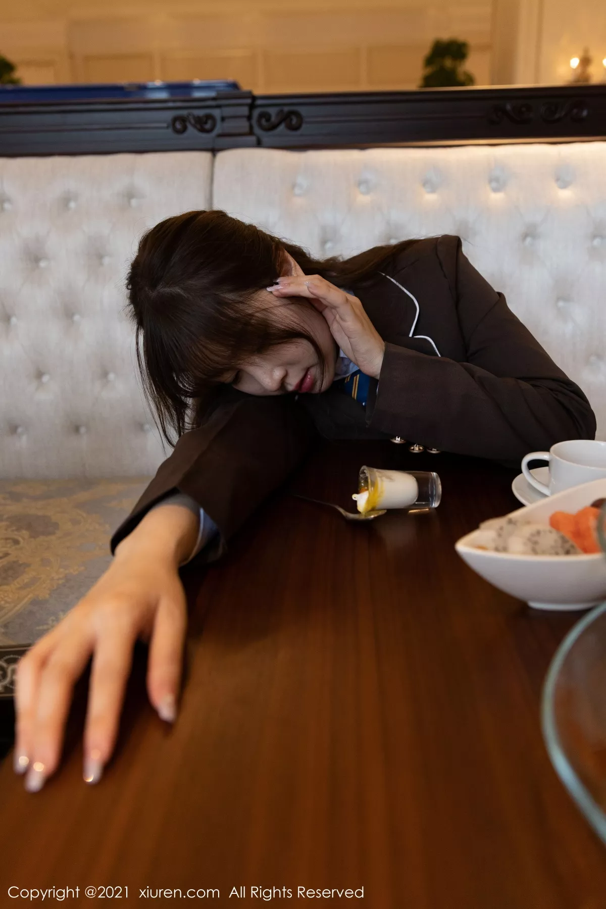 XiuRen第3176期_女神王雨纯厦门旅拍下午茶主题酒店剧情循序渐进发展诱惑写真70P