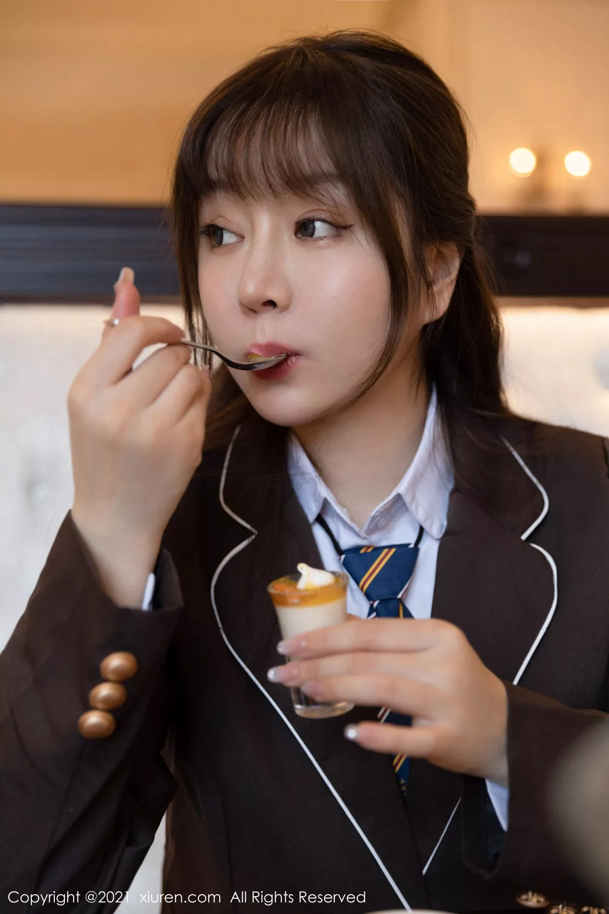 XiuRen第3176期_女神王雨纯厦门旅拍下午茶主题酒店剧情循序渐进发展诱惑写真70P