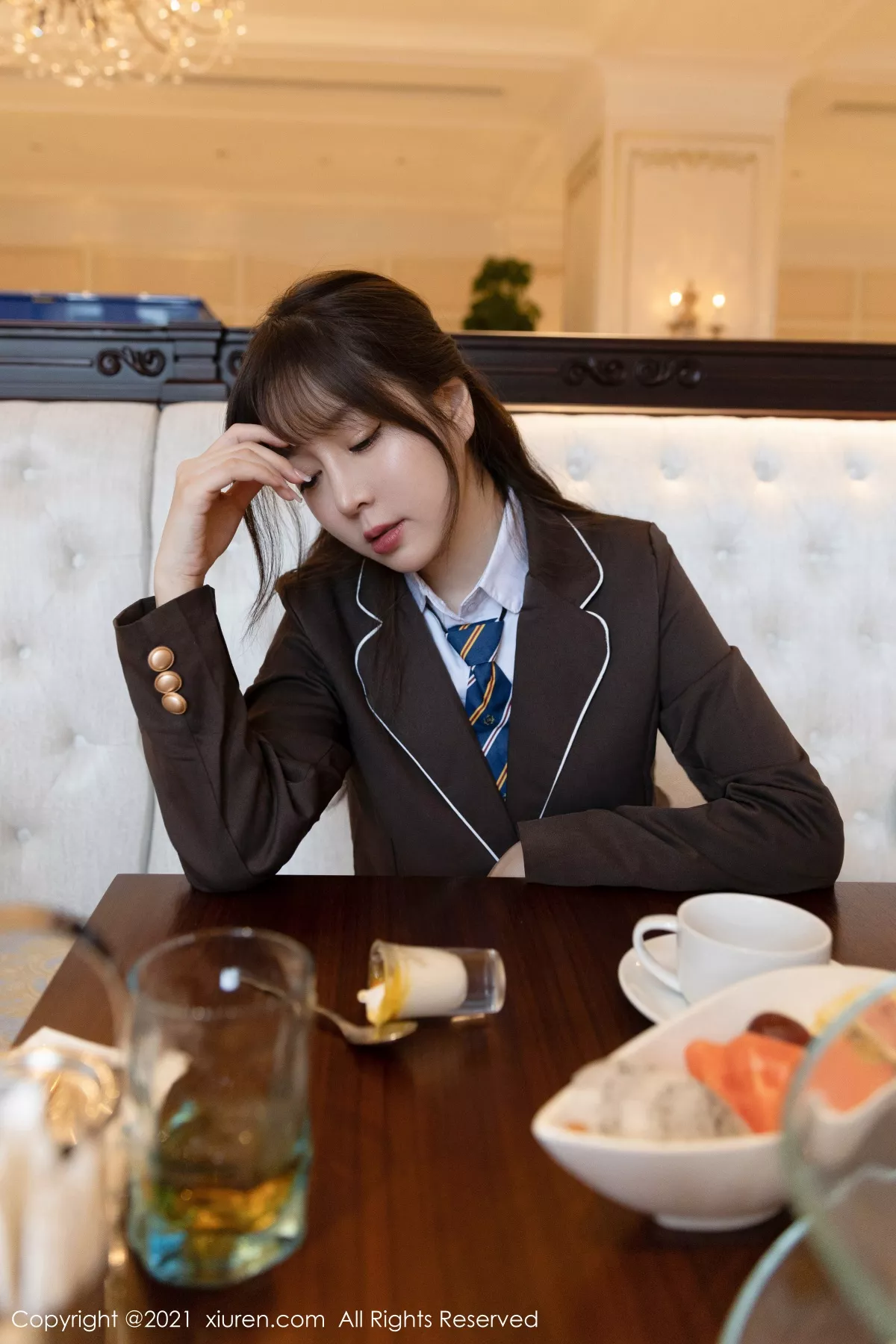 XiuRen第3176期_女神王雨纯厦门旅拍下午茶主题酒店剧情循序渐进发展诱惑写真70P