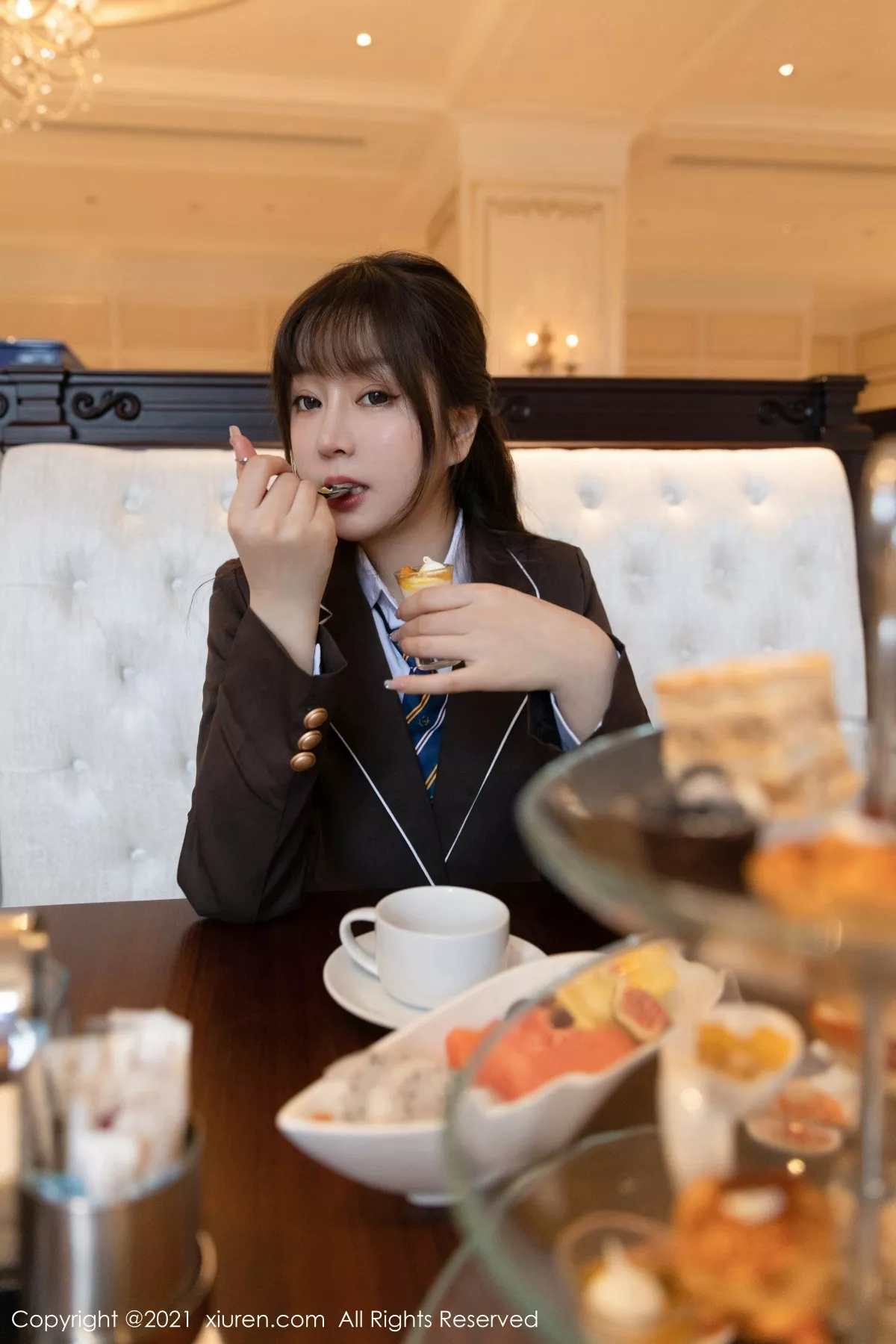 XiuRen第3176期_女神王雨纯厦门旅拍下午茶主题酒店剧情循序渐进发展诱惑写真70P