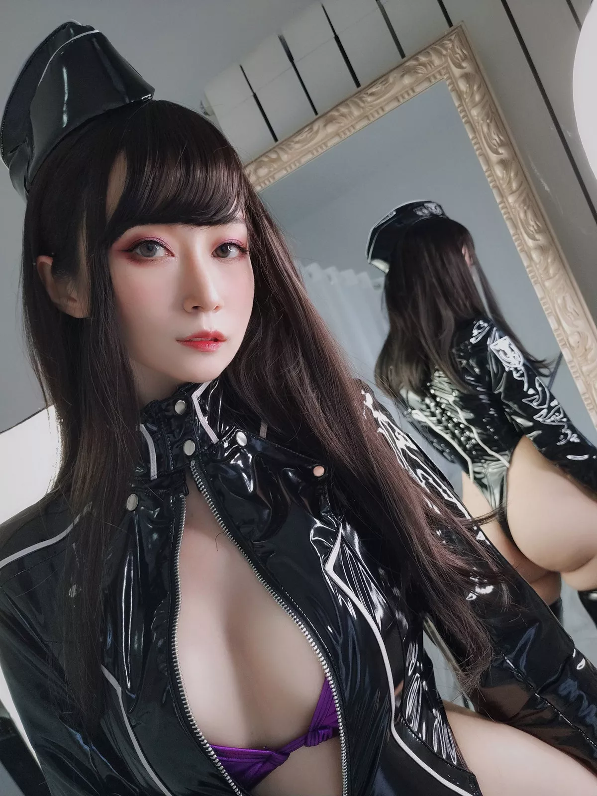 Coser小姐姐白银81通讯官主题私房黑色连体皮衣秀完美身材豪乳翘臀诱惑写真74P