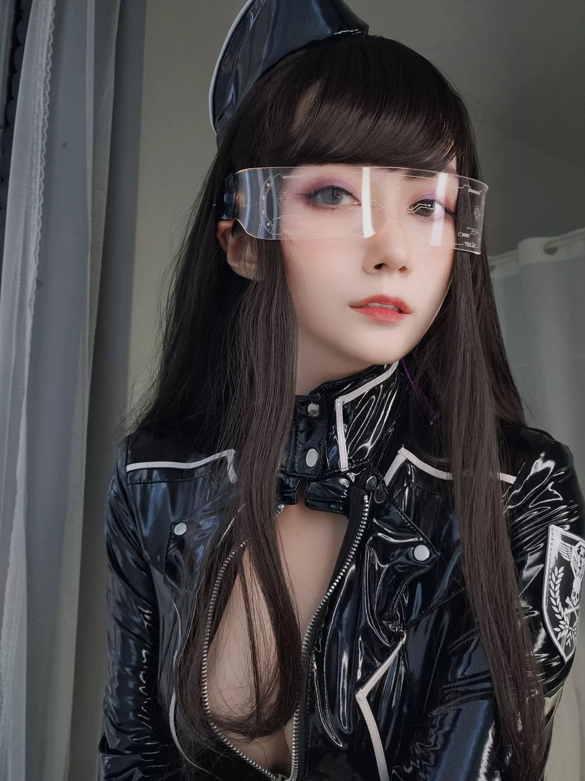Coser小姐姐白银81通讯官主题私房黑色连体皮衣秀完美身材豪乳翘臀诱惑写真74P