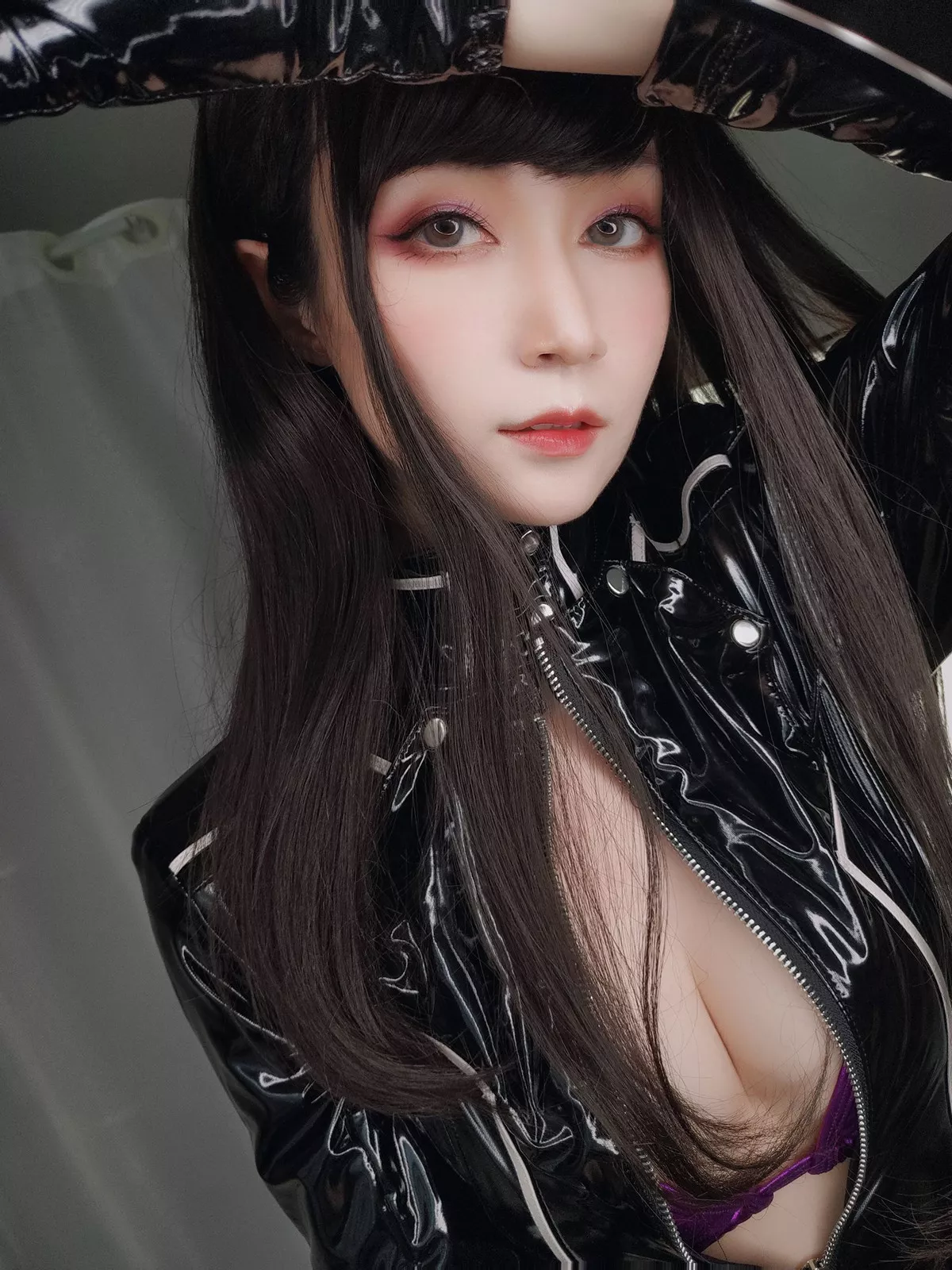 Coser小姐姐白银81通讯官主题私房黑色连体皮衣秀完美身材豪乳翘臀诱惑写真74P