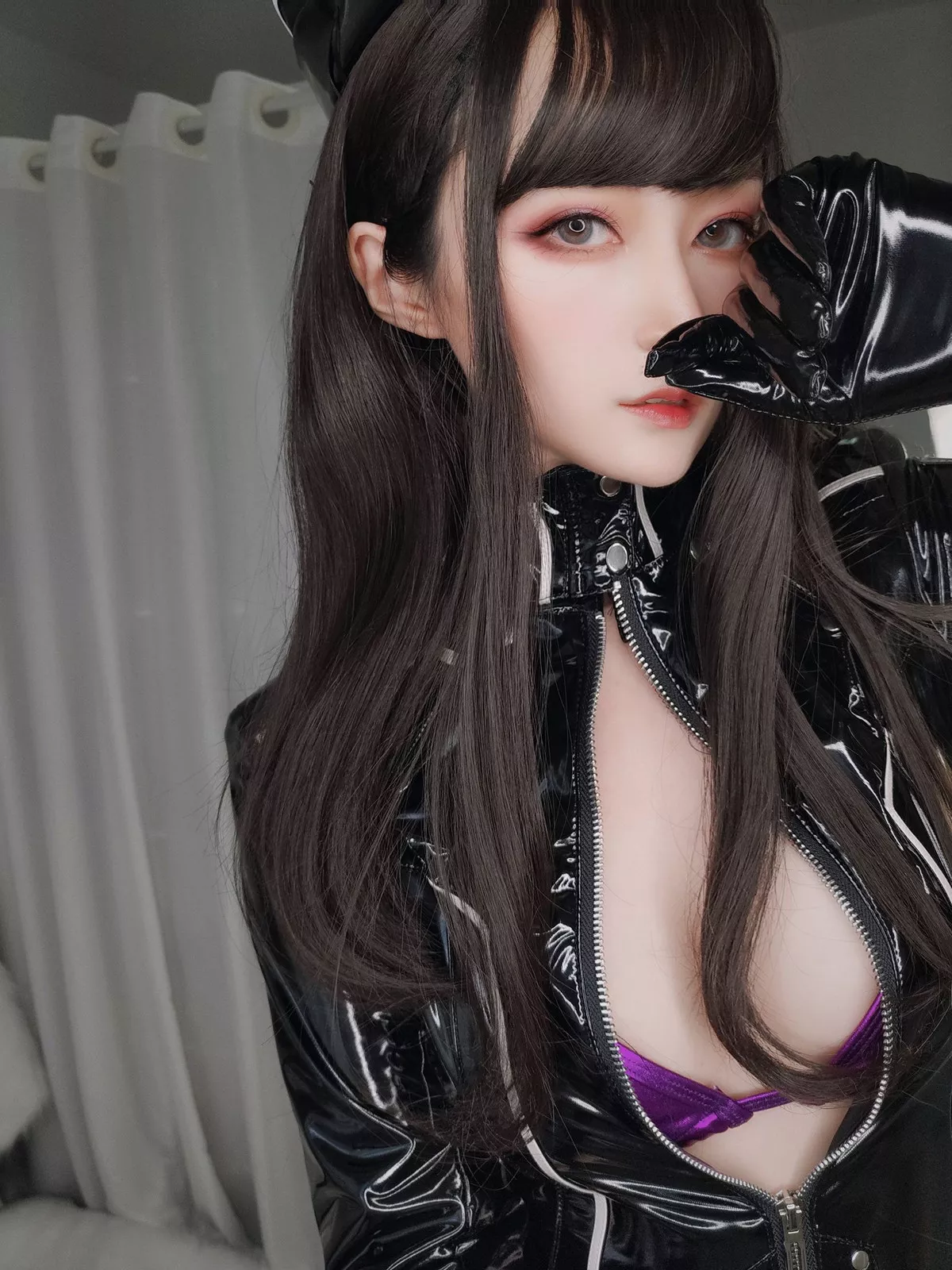 Coser小姐姐白银81通讯官主题私房黑色连体皮衣秀完美身材豪乳翘臀诱惑写真74P