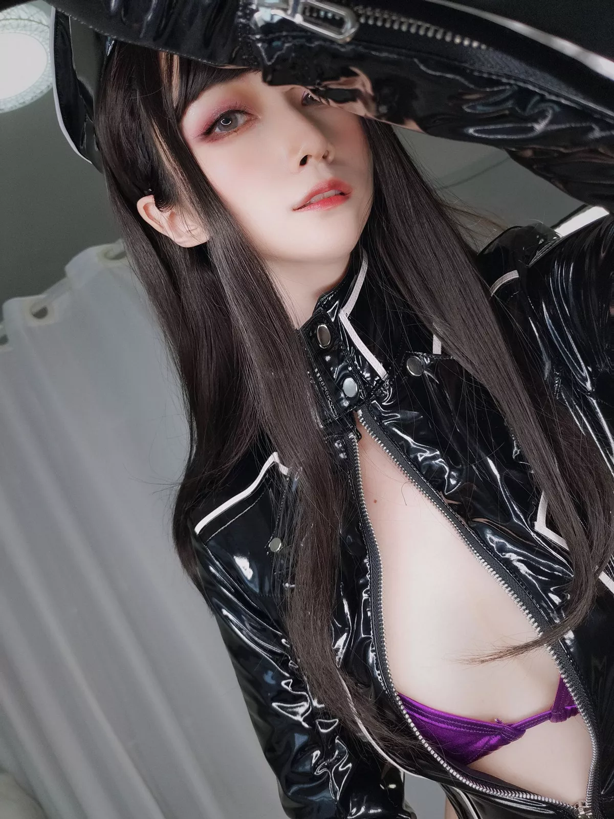 Coser小姐姐白银81通讯官主题私房黑色连体皮衣秀完美身材豪乳翘臀诱惑写真74P