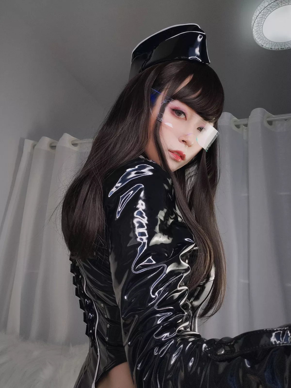 Coser小姐姐白银81通讯官主题私房黑色连体皮衣秀完美身材豪乳翘臀诱惑写真74P
