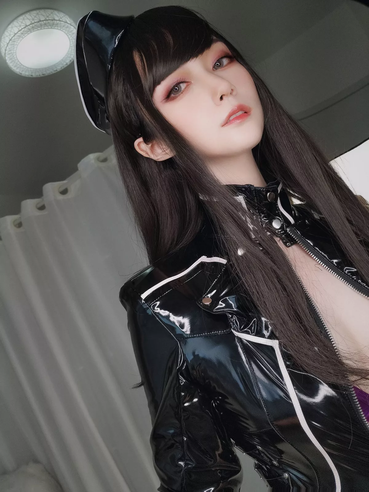 Coser小姐姐白银81通讯官主题私房黑色连体皮衣秀完美身材豪乳翘臀诱惑写真74P