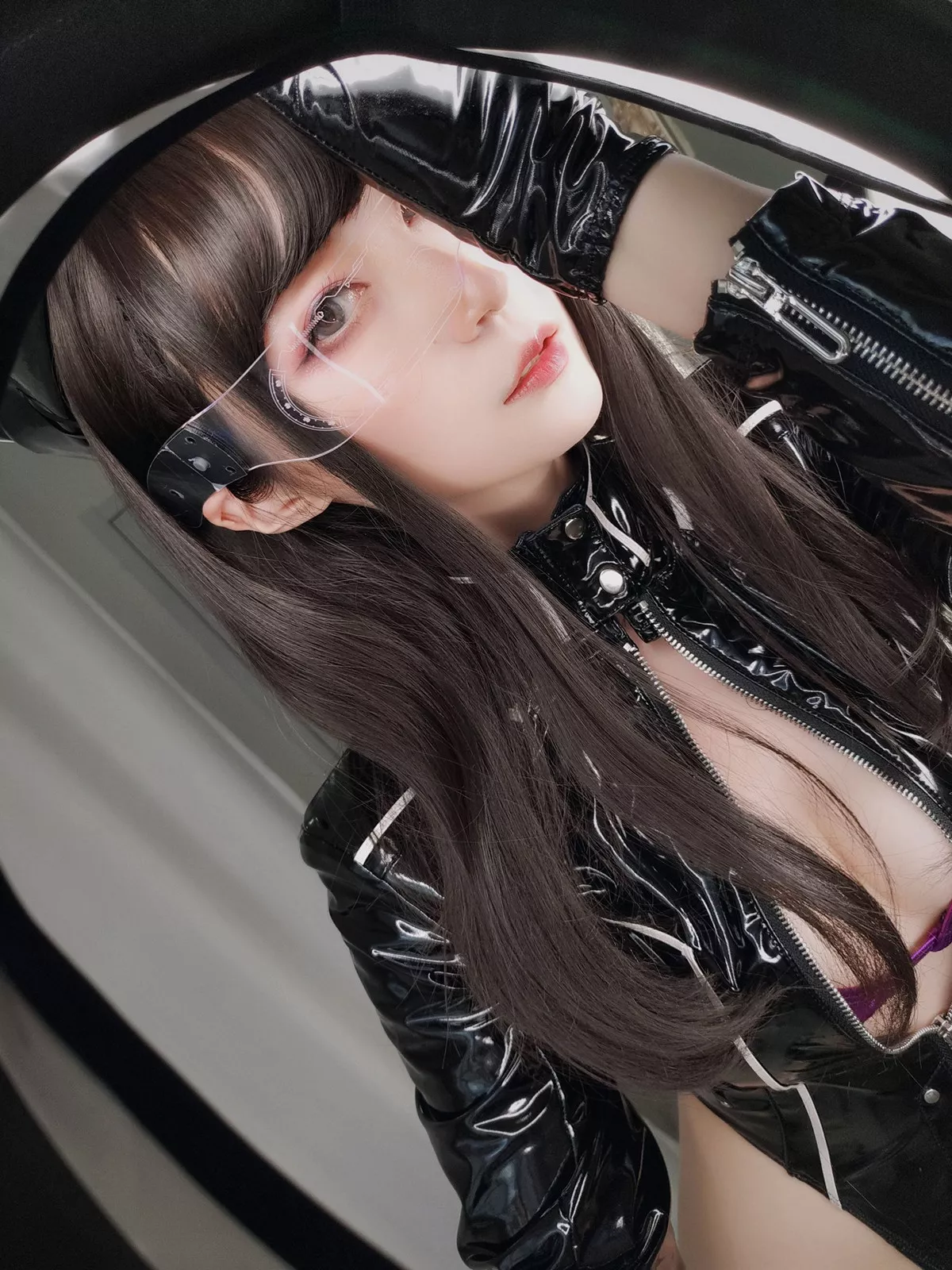 Coser小姐姐白银81通讯官主题私房黑色连体皮衣秀完美身材豪乳翘臀诱惑写真74P