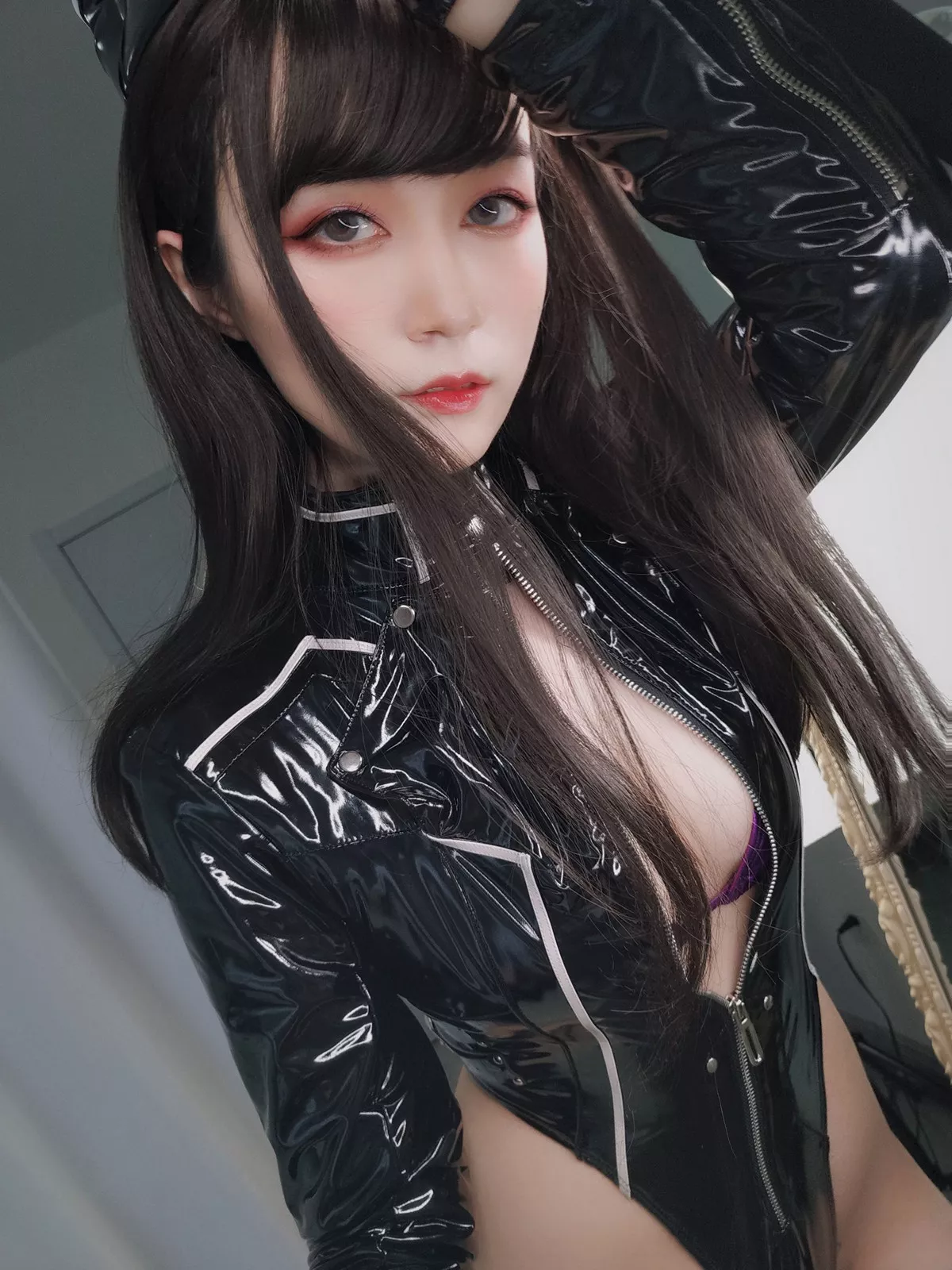 Coser小姐姐白银81通讯官主题私房黑色连体皮衣秀完美身材豪乳翘臀诱惑写真74P