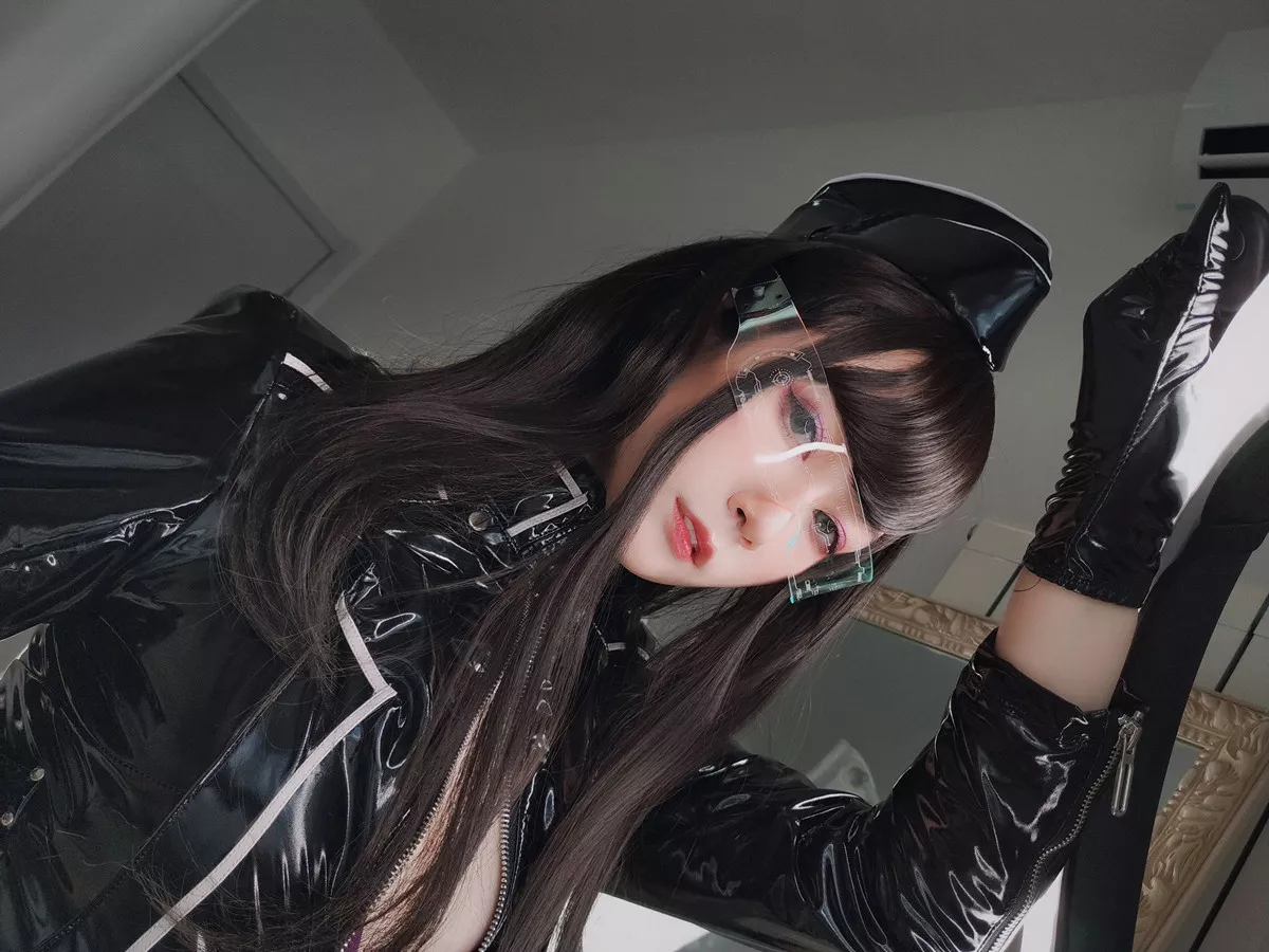 Coser小姐姐白银81通讯官主题私房黑色连体皮衣秀完美身材豪乳翘臀诱惑写真74P