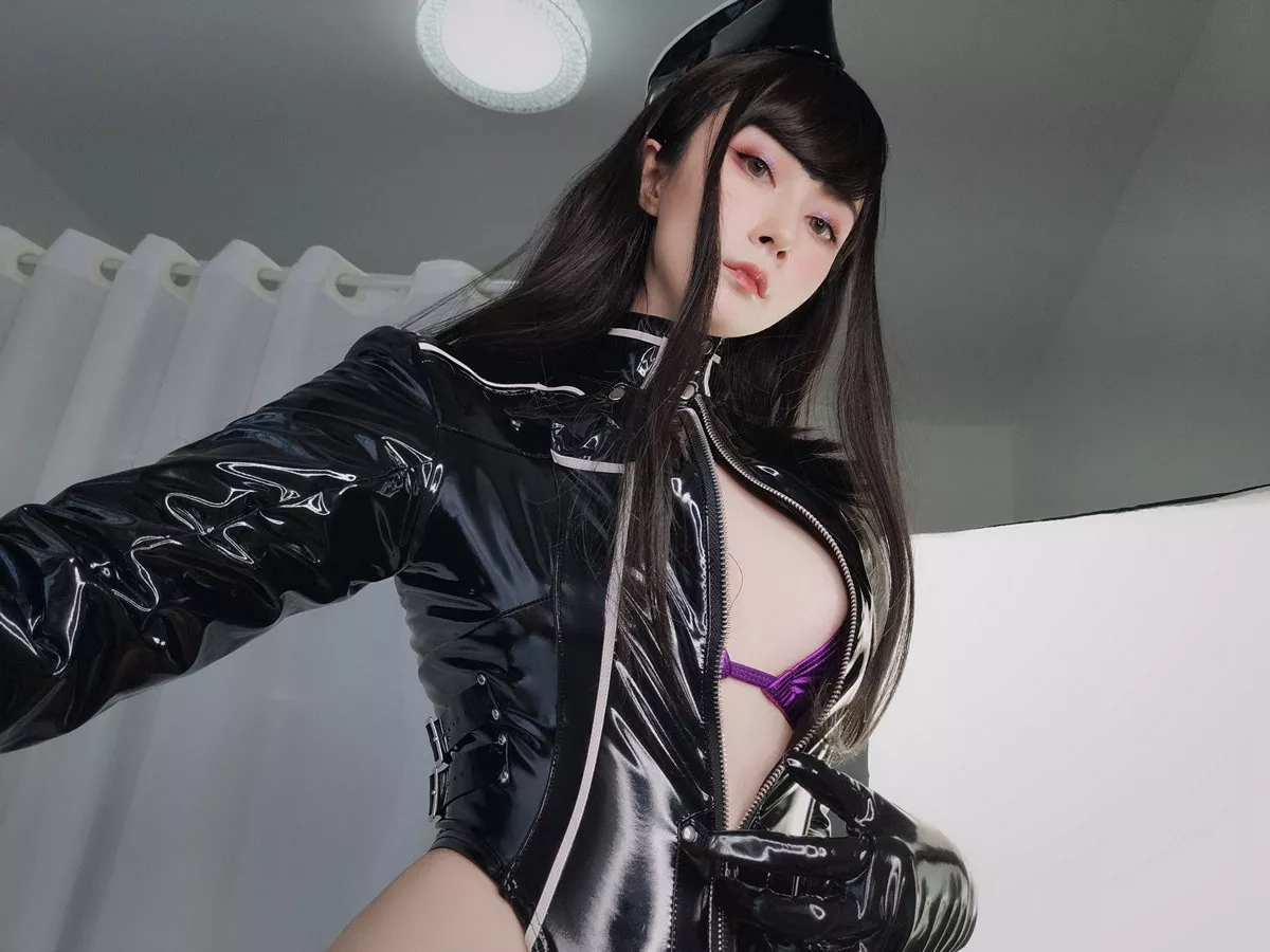 Coser小姐姐白银81通讯官主题私房黑色连体皮衣秀完美身材豪乳翘臀诱惑写真74P