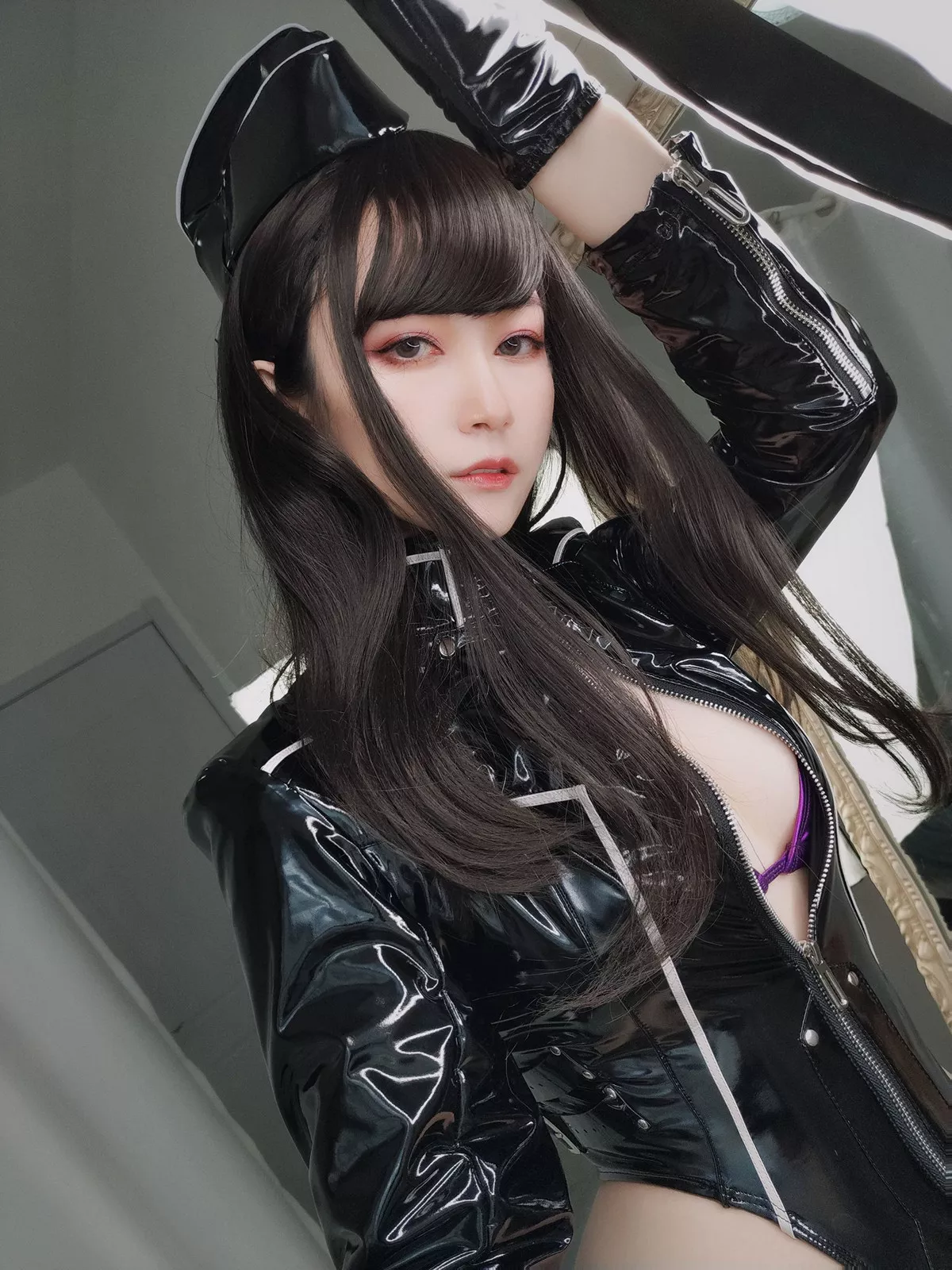 Coser小姐姐白银81通讯官主题私房黑色连体皮衣秀完美身材豪乳翘臀诱惑写真74P