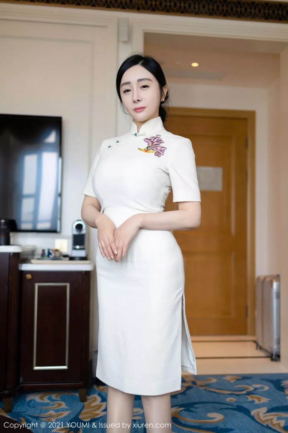 [YouMi尤蜜荟]Vol.603_嫩模允爾剧情空姐女友主题床上蕾丝内衣配肉丝裤袜诱惑写真92P