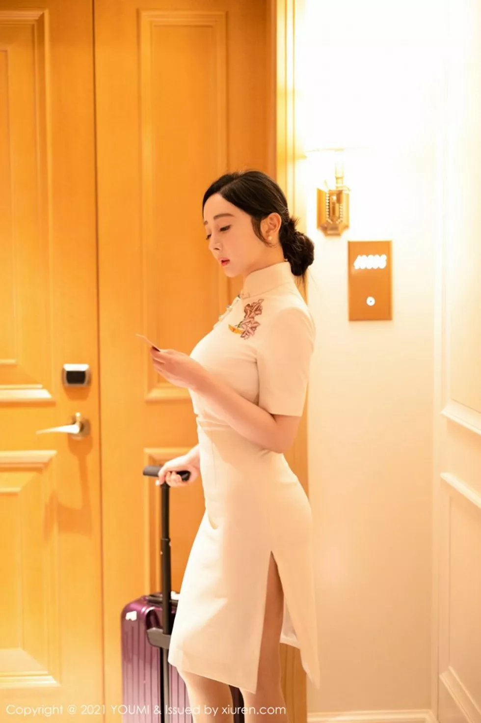 [YouMi尤蜜荟]Vol.603_嫩模允爾剧情空姐女友主题床上蕾丝内衣配肉丝裤袜诱惑写真92P
