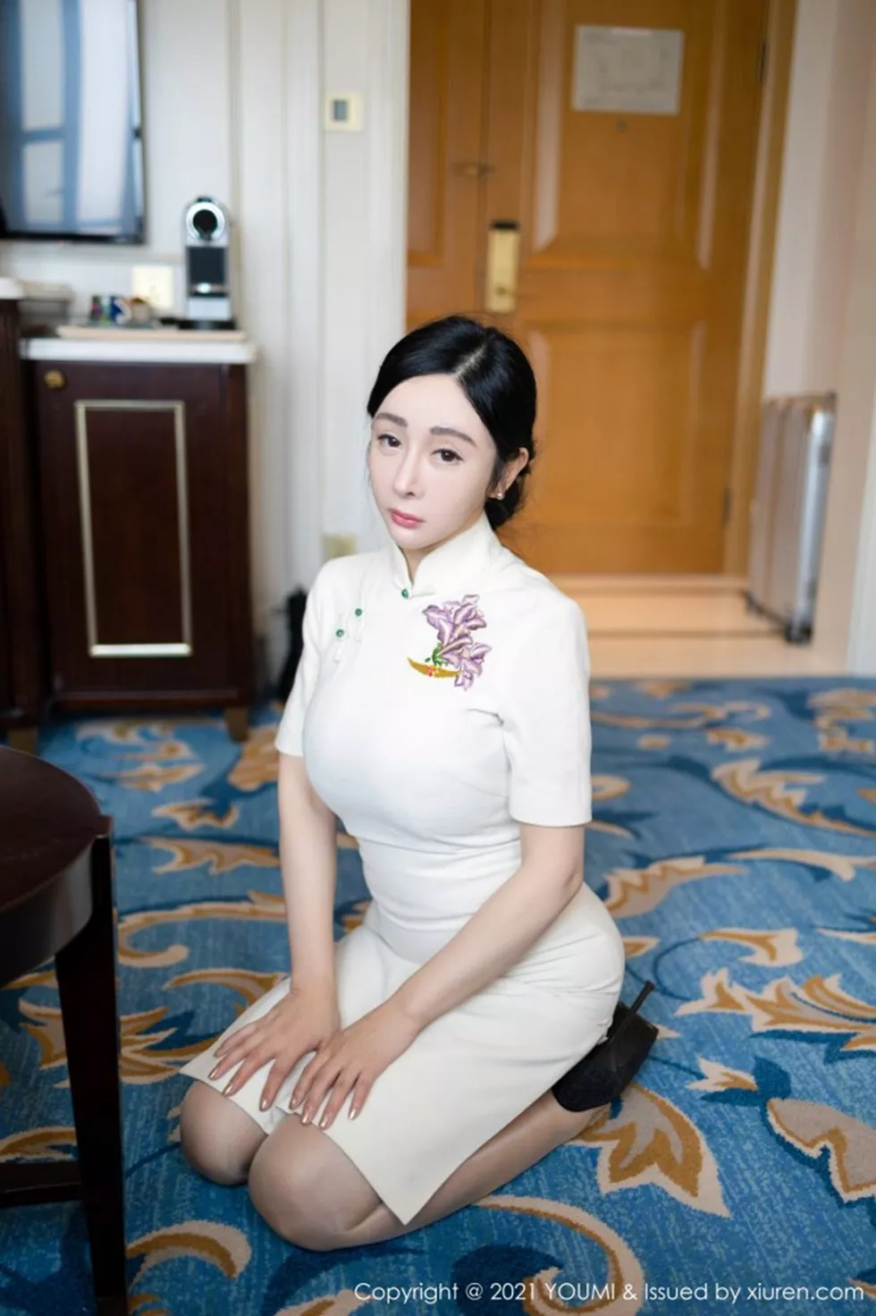 [YouMi尤蜜荟]Vol.603_嫩模允爾剧情空姐女友主题床上蕾丝内衣配肉丝裤袜诱惑写真92P