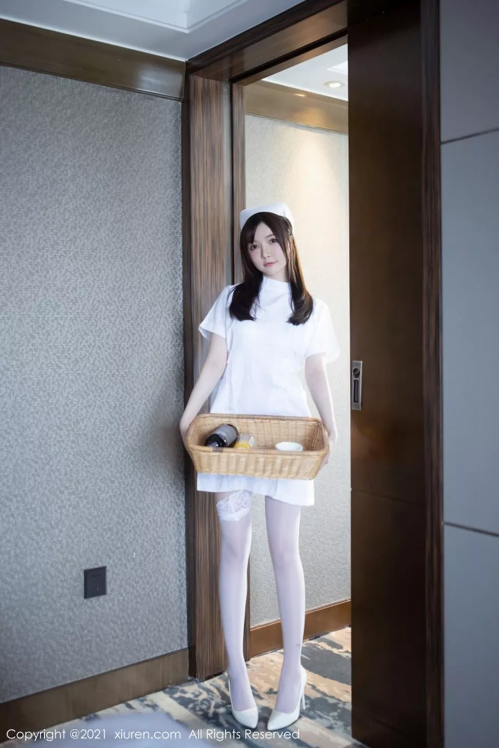XiuRen第3114期_女神糯美子Mini洁白护士制服主题私房蕾丝内衣秀豪乳翘臀诱惑写真54P