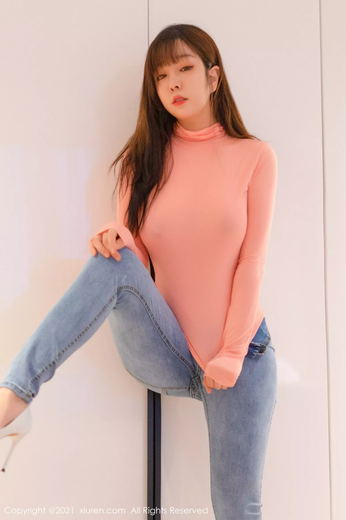 XiuRen第3273期_女神王雨纯私房浴室半脱粉色上衣真空泡泡浴秀火辣身材诱惑写真40P
