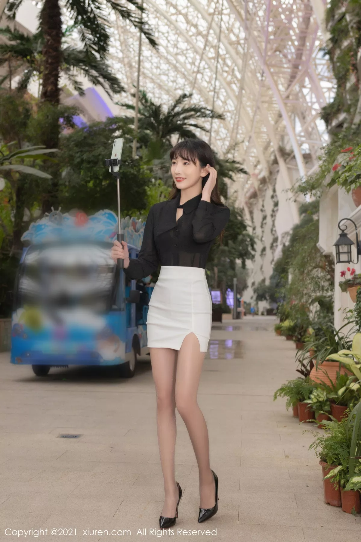 XiuRen第3283期_嫩模陆萱萱成都旅拍主播另一面主题半脱露性感内衣迷人诱惑写真78P