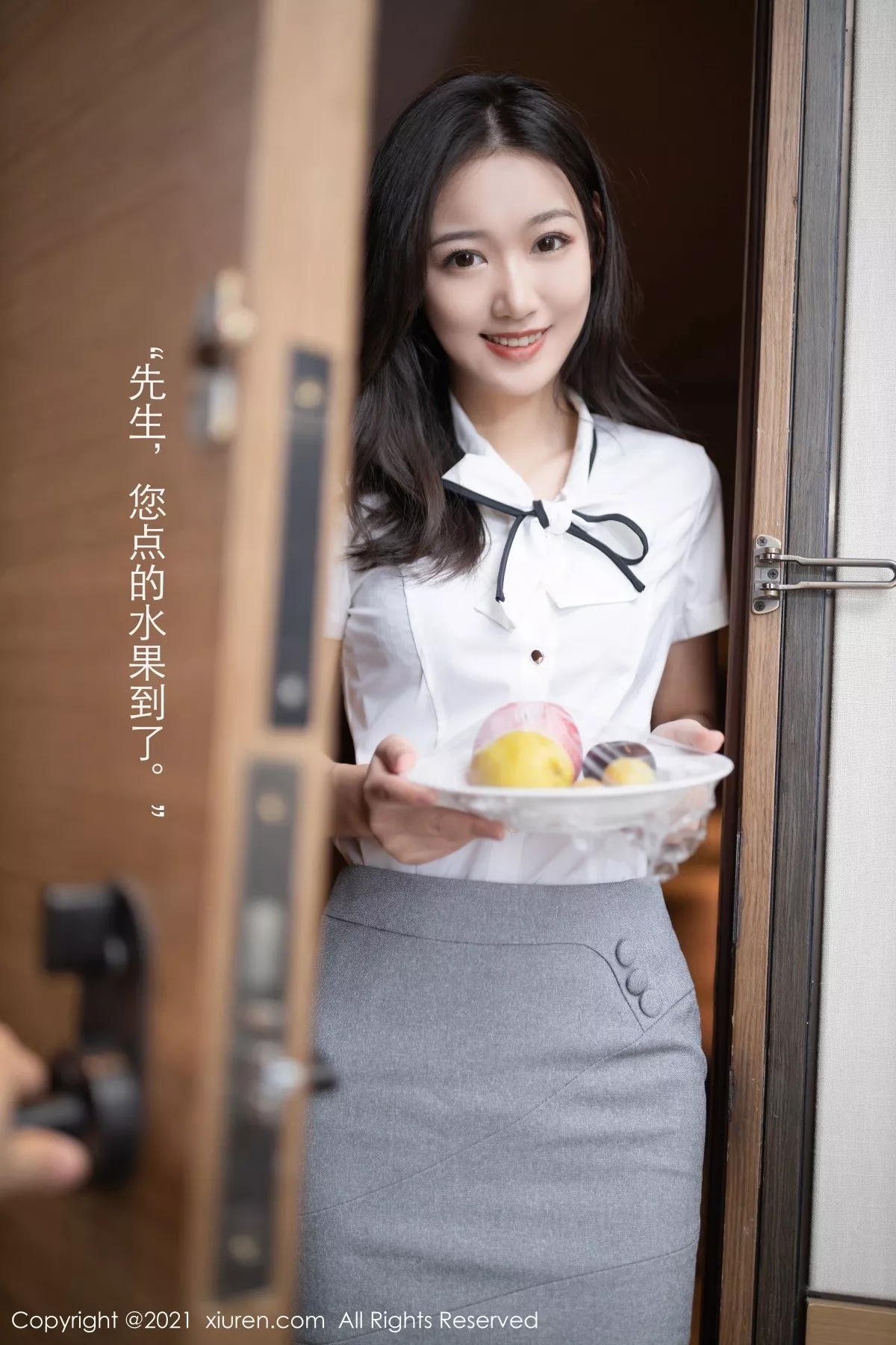 XiuRen第3307期_嫩模唐安琪酒店宾客服务主题床上露黑色内衣配黑丝裤袜诱惑写真55P