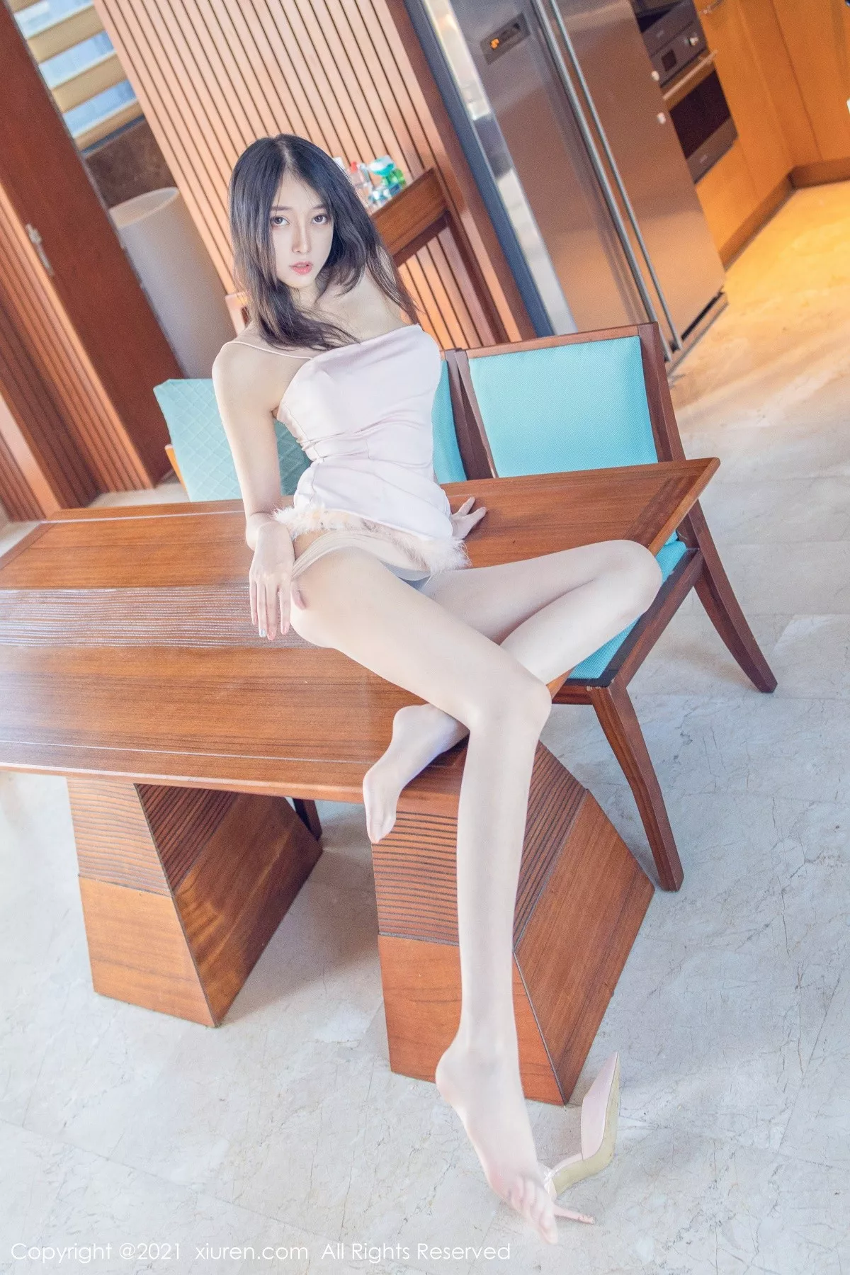 XiuRen第3310期_嫩模玥儿玥er三亚旅拍私房粉色吊裙配超薄肉丝裤袜秀美腿诱惑写真54P