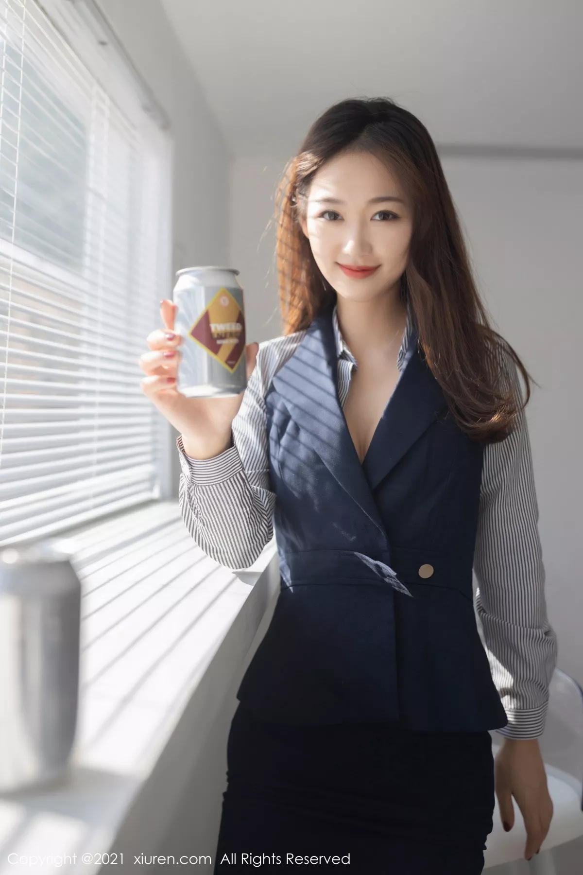 XiuRen第3241期_嫩模唐安琪推销员主题商店半脱露性感红色内衣肉丝裤袜诱惑写真83P