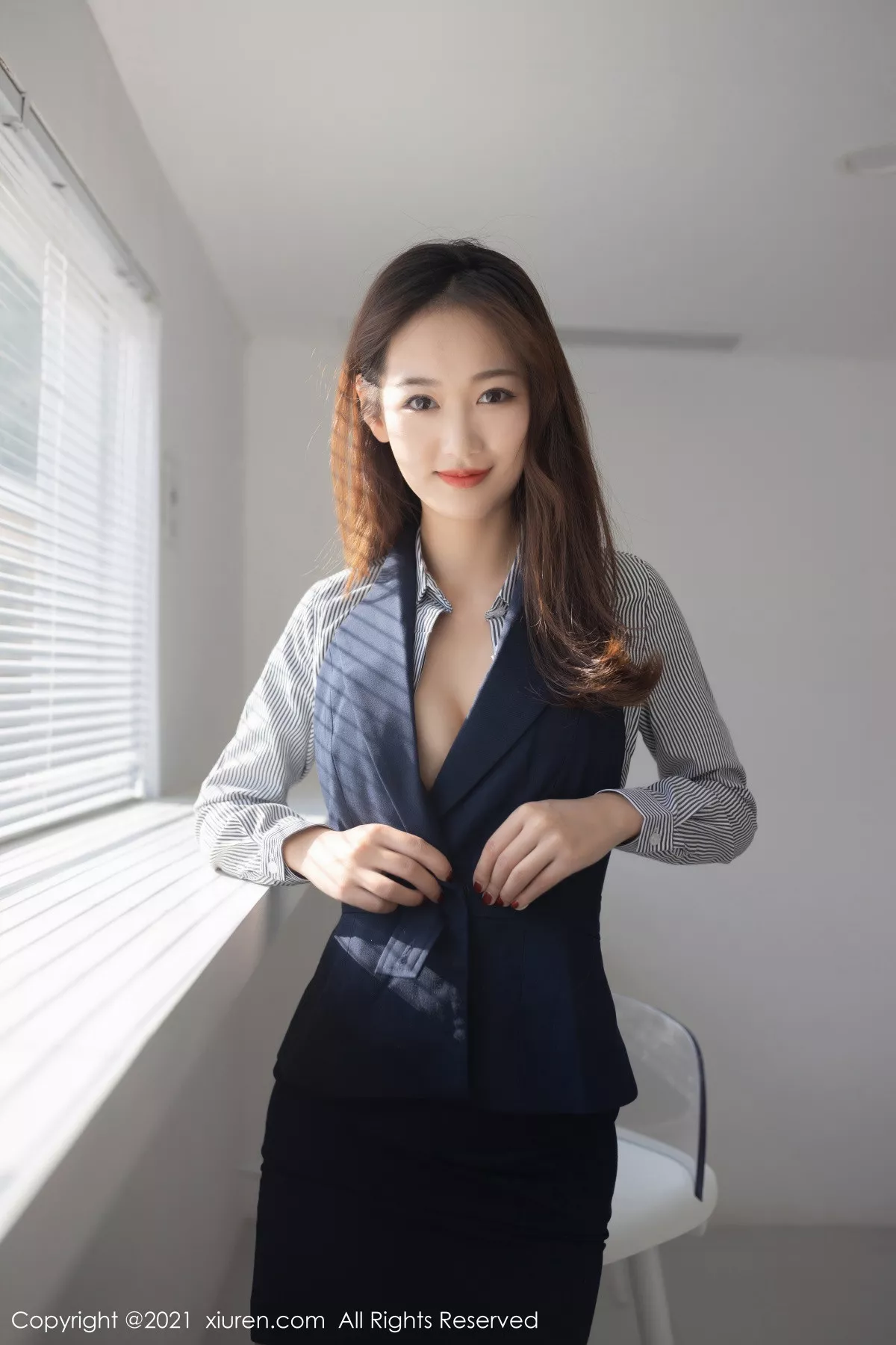 XiuRen第3241期_嫩模唐安琪推销员主题商店半脱露性感红色内衣肉丝裤袜诱惑写真83P