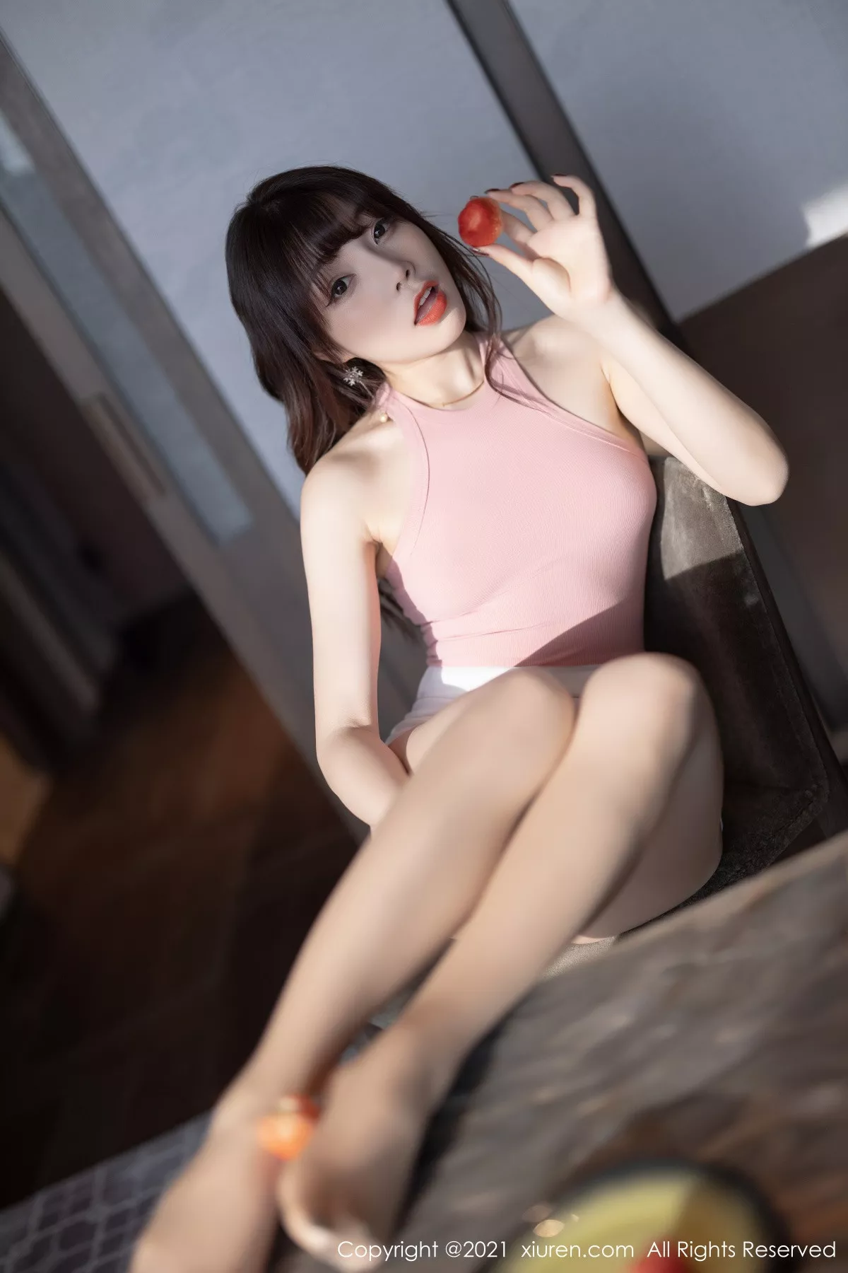 XiuRen第3245期_女神芝芝Booty私房粉色紧身衣配肉丝裤袜秀完美身材诱惑写真77P