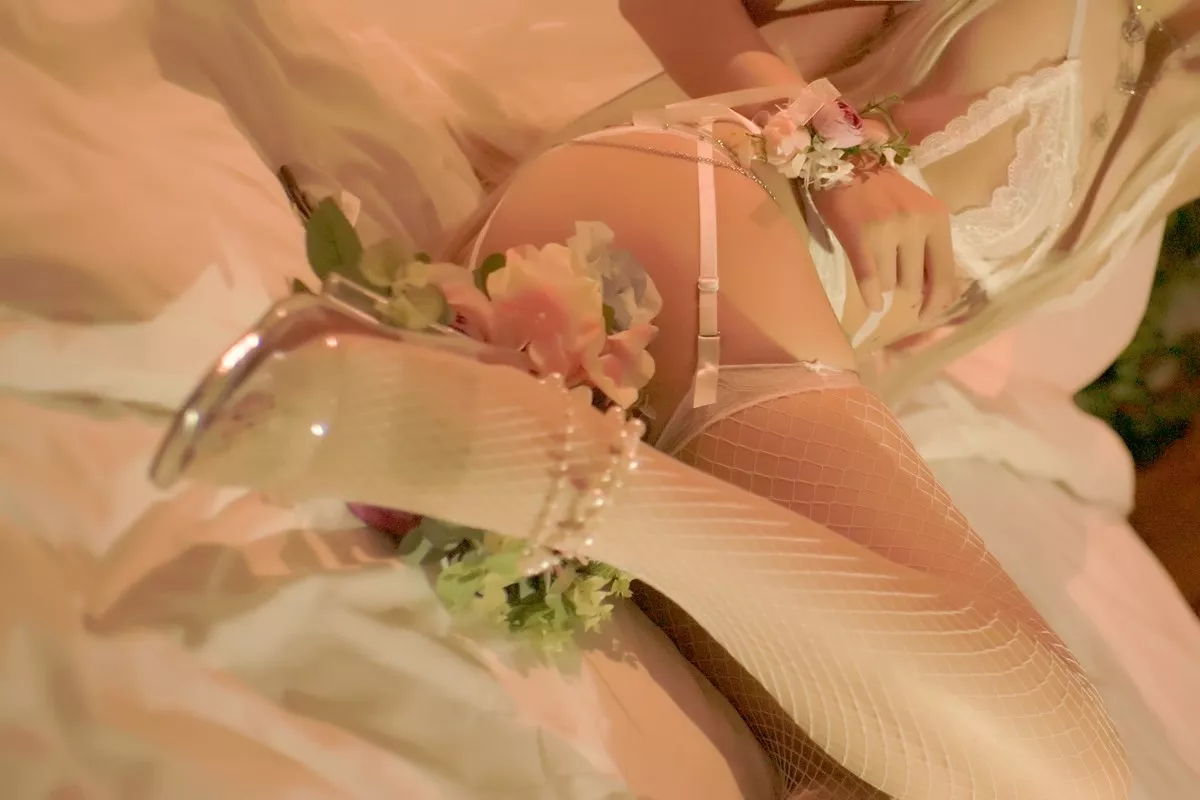 网红美女晓美妈森之妖精主题私房白色蕾丝内衣配吊带蕾丝网袜极致魅惑写真54P