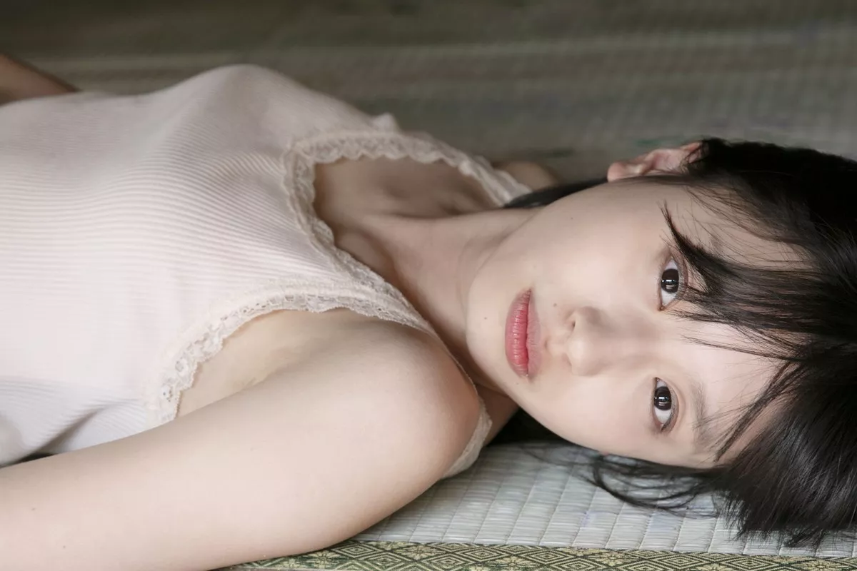 日本清纯美少女浅仓树树教室学生制服+沙滩边性感比基尼秀完美身材写真101P