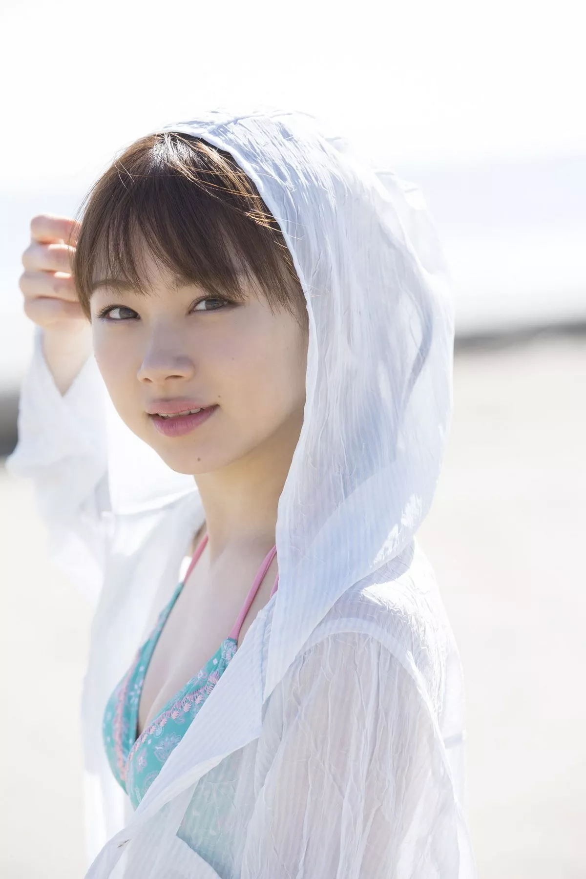 日本美少女石田亚佑美户外性感白衬衣+海边比基尼系列秀完美身材迷人写真104P