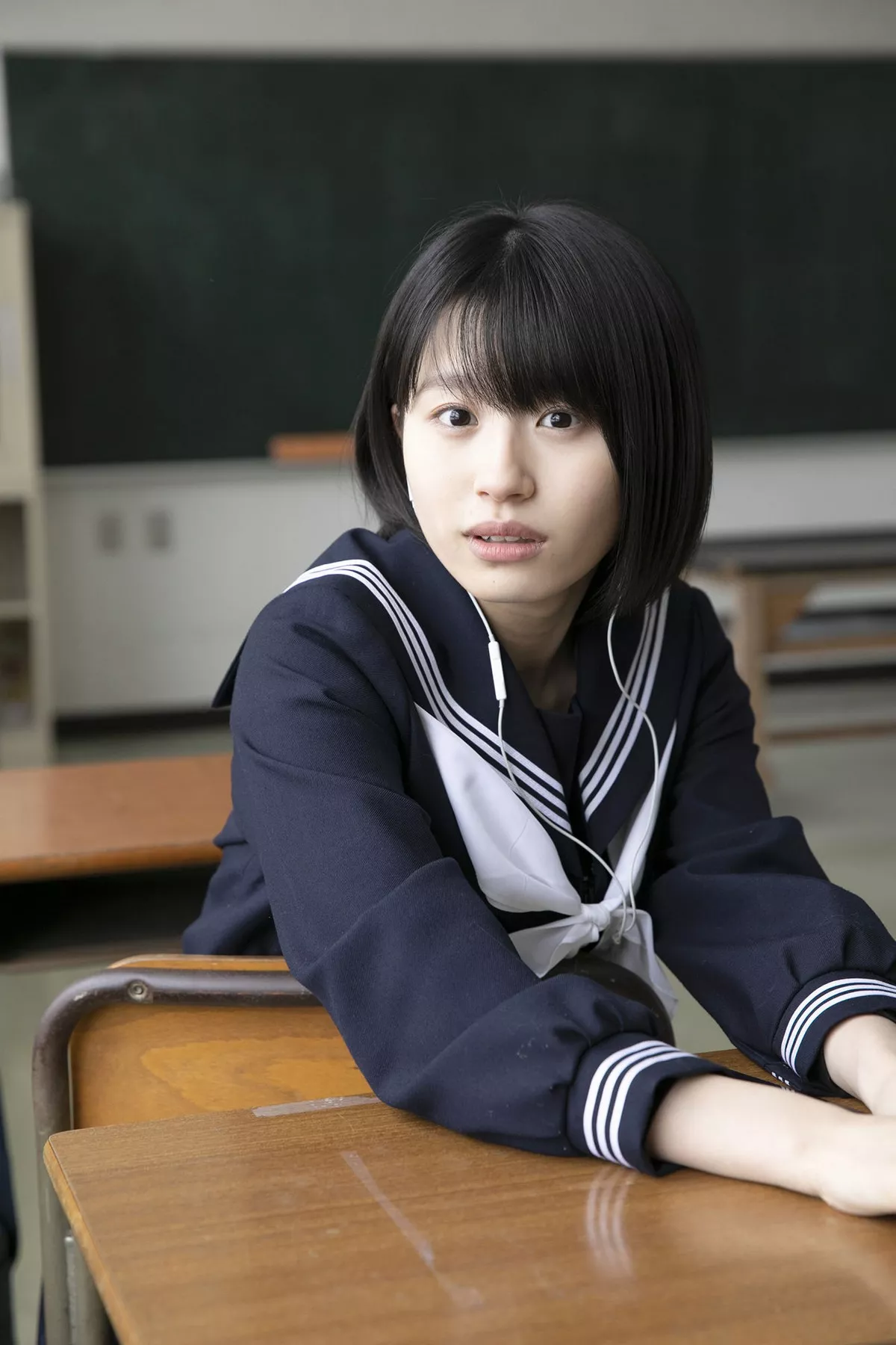 日本清纯美少女浅仓树树教室学生制服+沙滩边性感比基尼秀完美身材写真101P