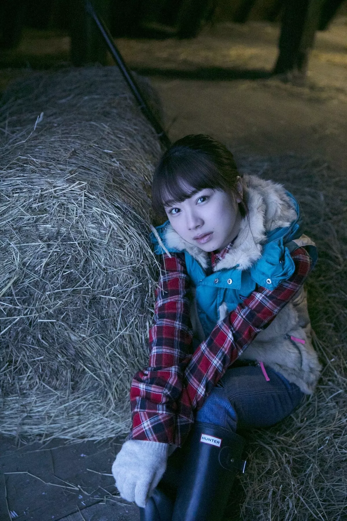 日本美少女石田亚佑美户外性感白衬衣+海边比基尼系列秀完美身材迷人写真104P